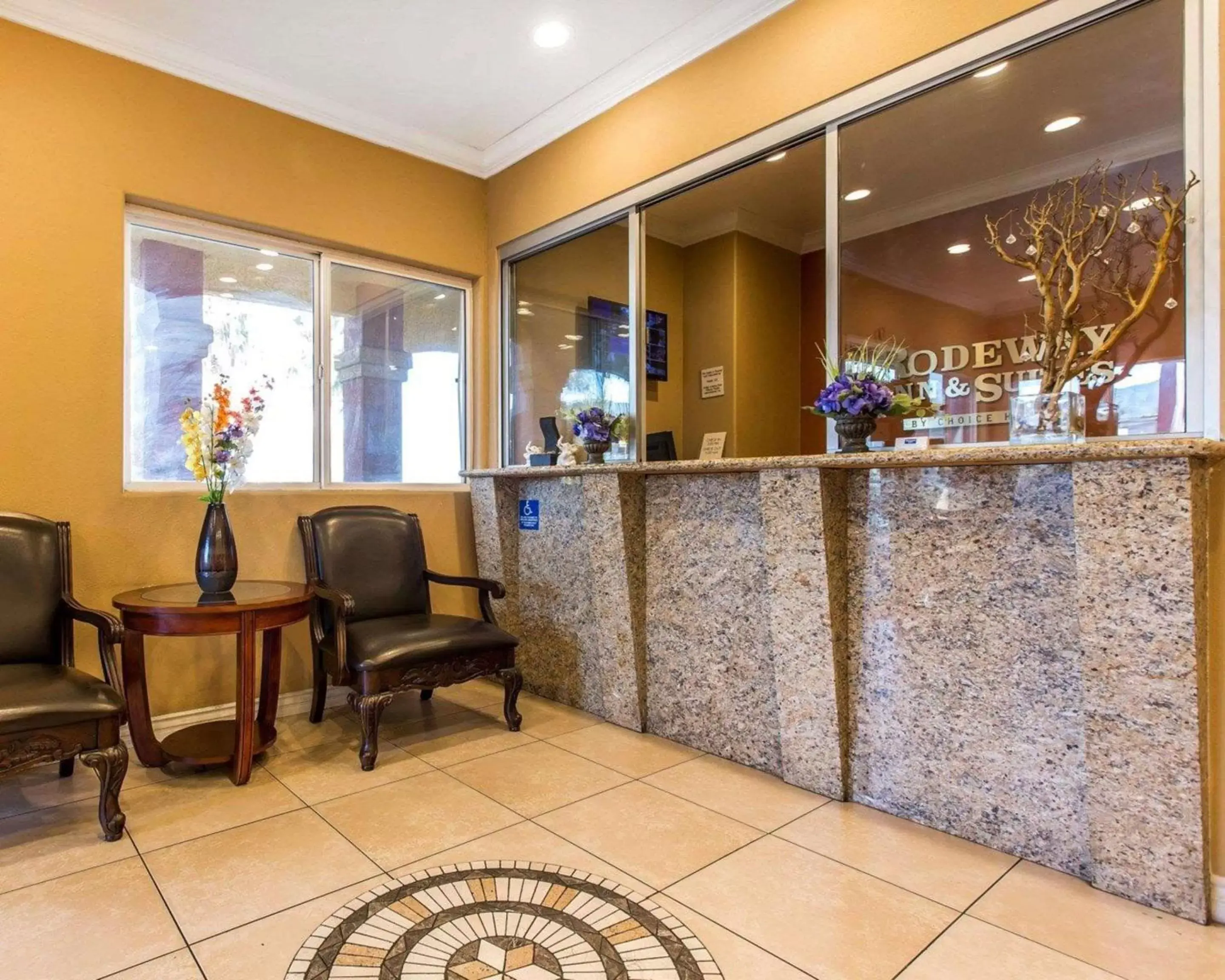 Lobby or reception, Lobby/Reception in Rodeway Inn & Suites Corona