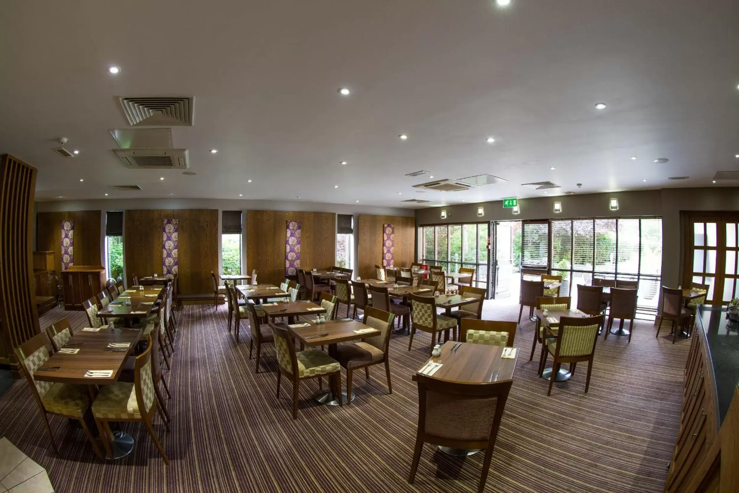 Breakfast, Restaurant/Places to Eat in Holiday Inn Nottingham, an IHG Hotel