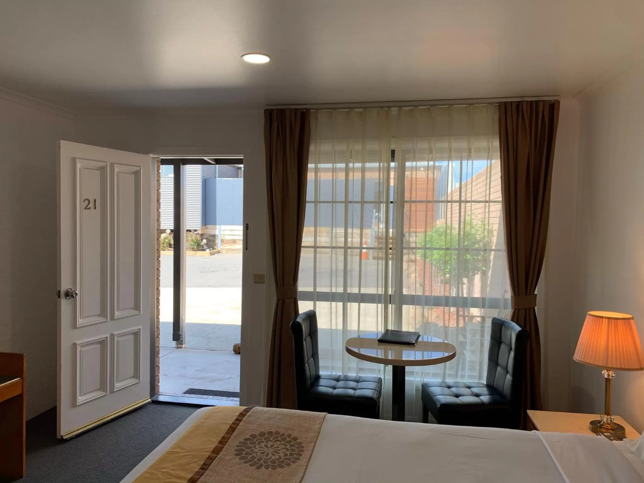 Bedroom, Bed in Swaggers Motor Inn