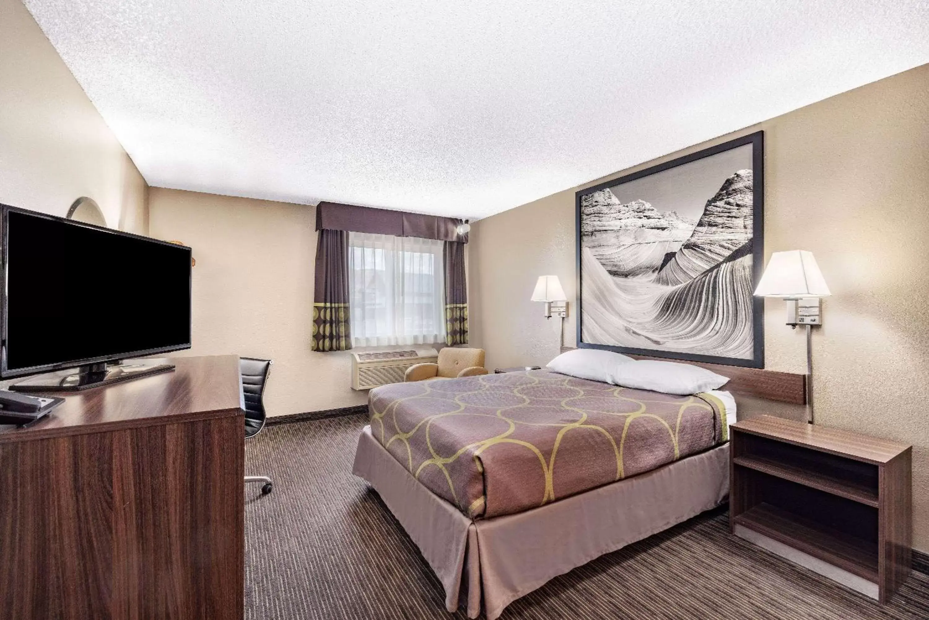 Bed, TV/Entertainment Center in Super 8 by Wyndham Richfield UT