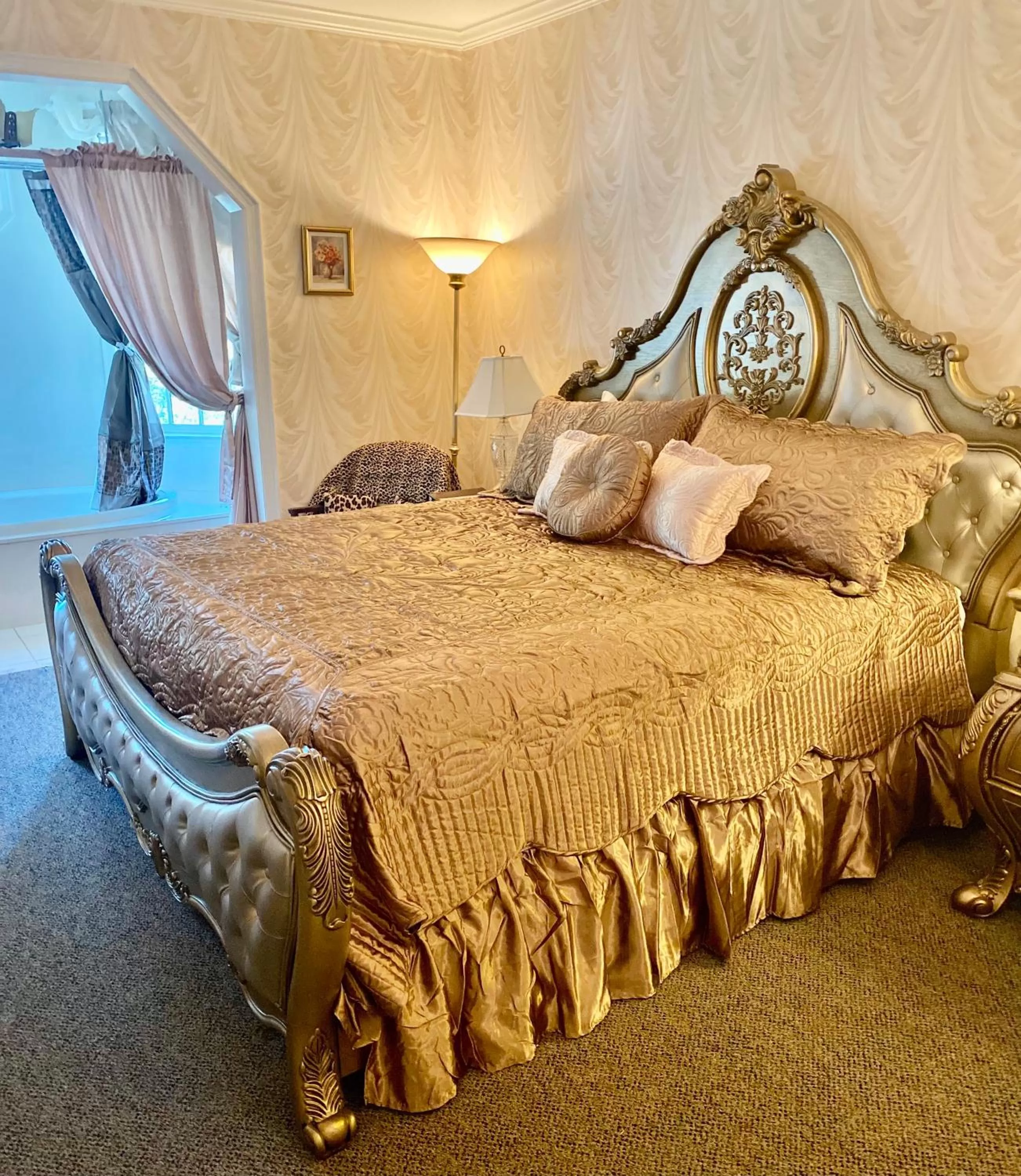 Bed in The Cypress Inn