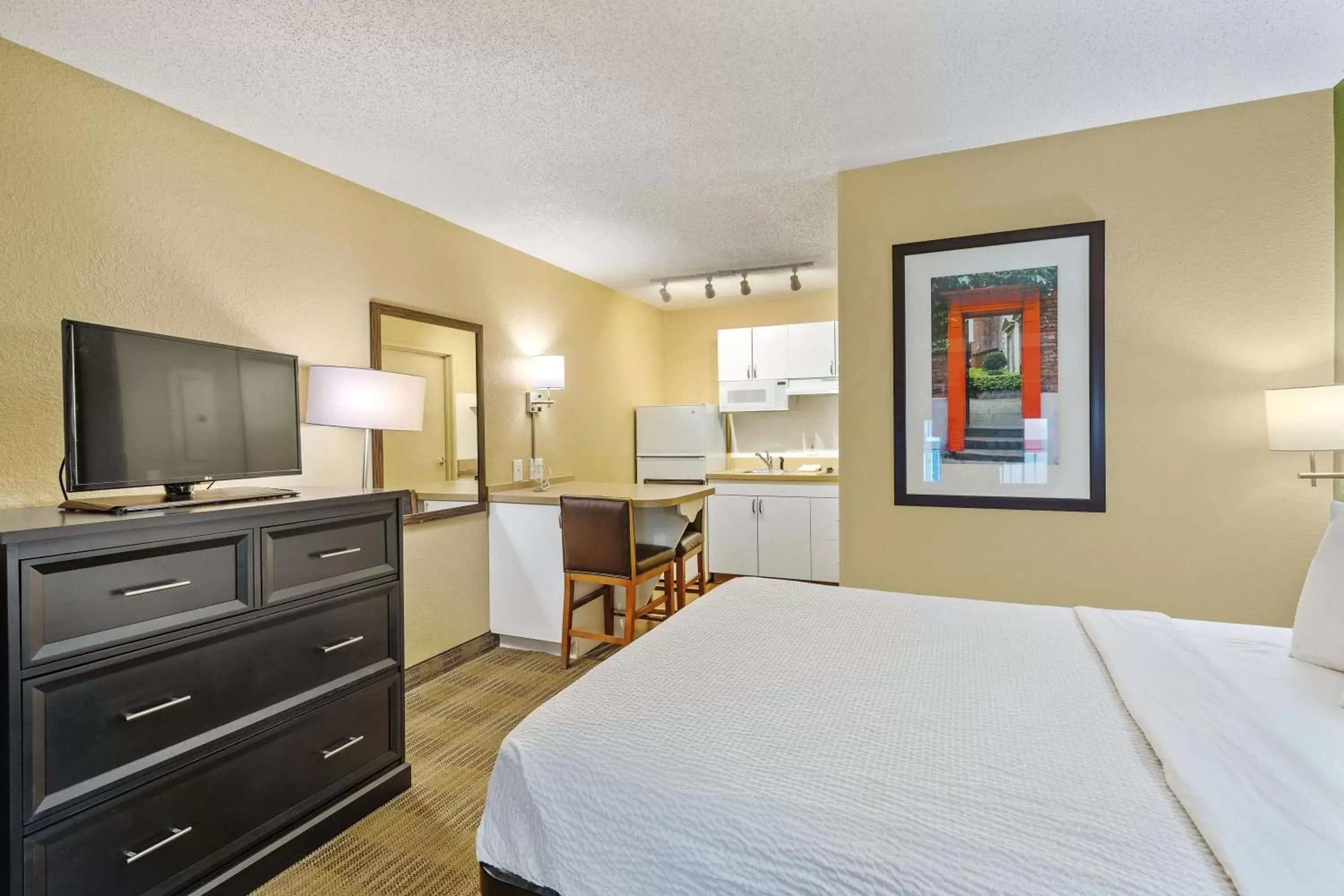 Bed in Extended Stay America Suites - Washington, DC - Falls Church - Merrifield