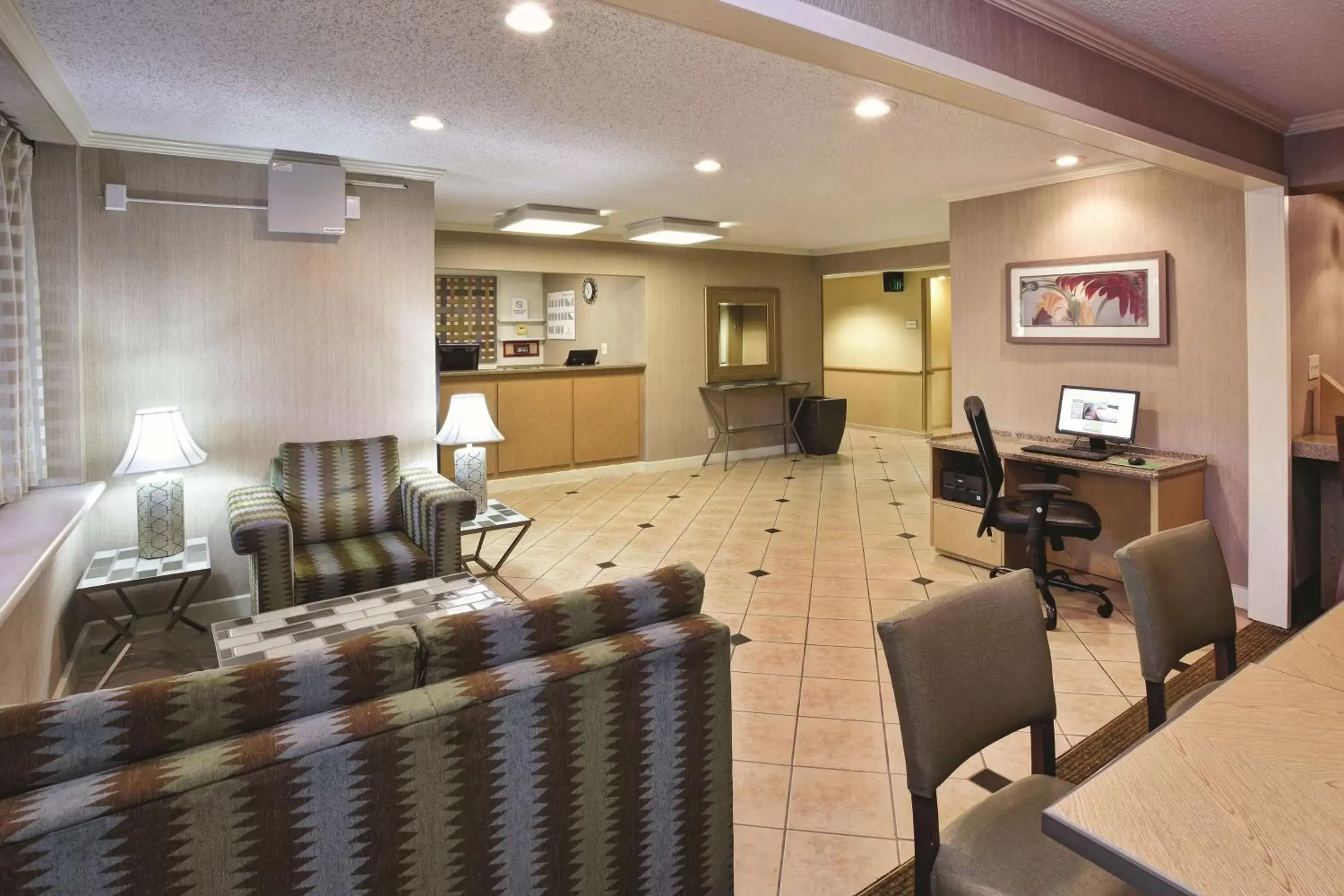 Lobby or reception, Seating Area in La Quinta Inn Birmingham - Inverness