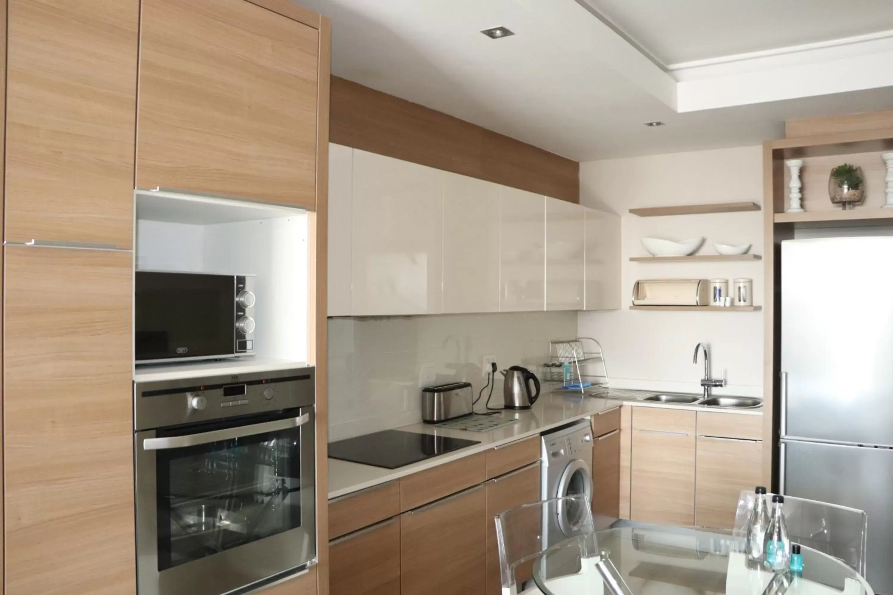 Kitchen or kitchenette, Kitchen/Kitchenette in The Residences at Crystal Towers