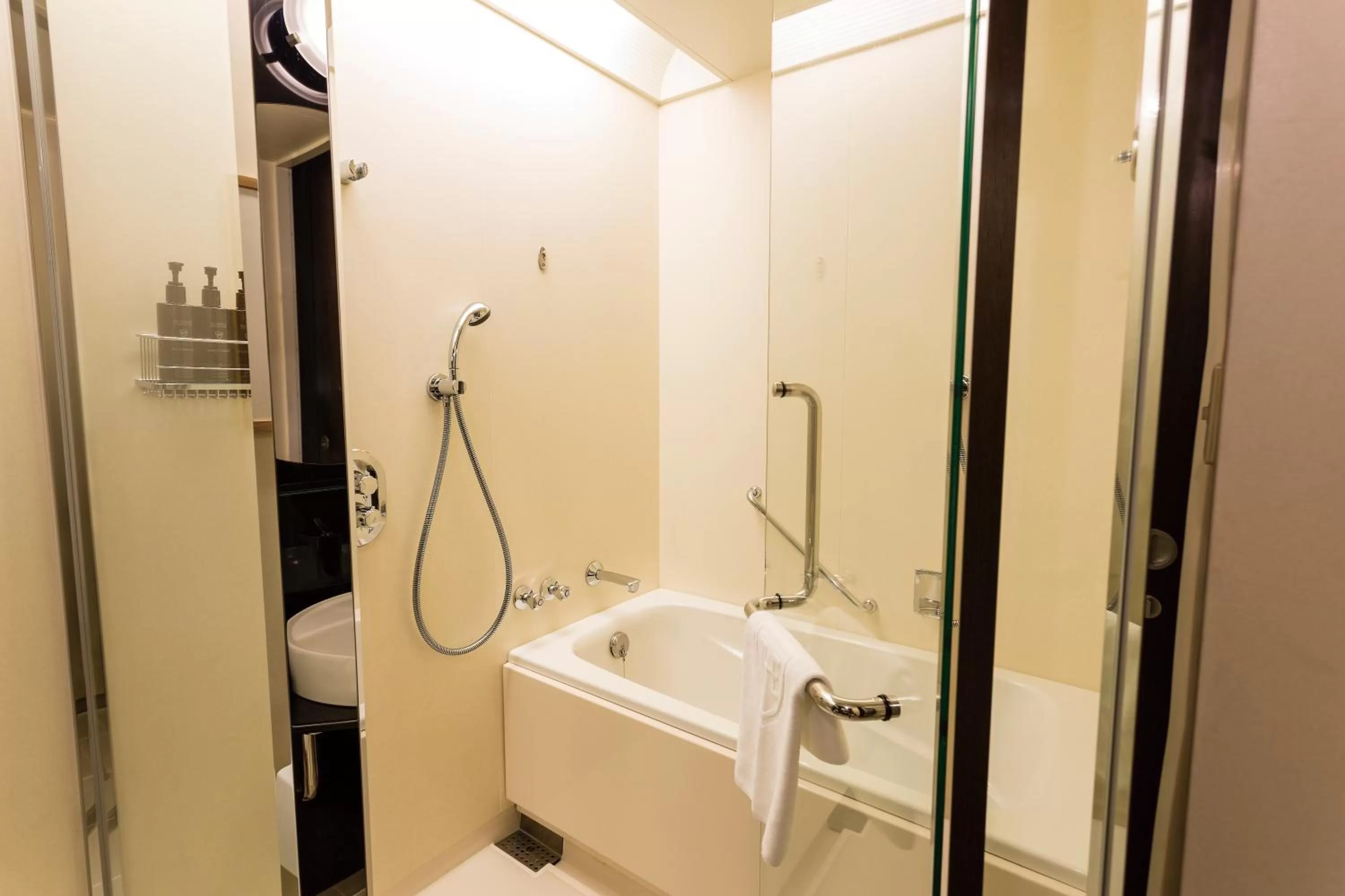 Bathroom in The Royal Park Hotel Iconic Tokyo Shiodome