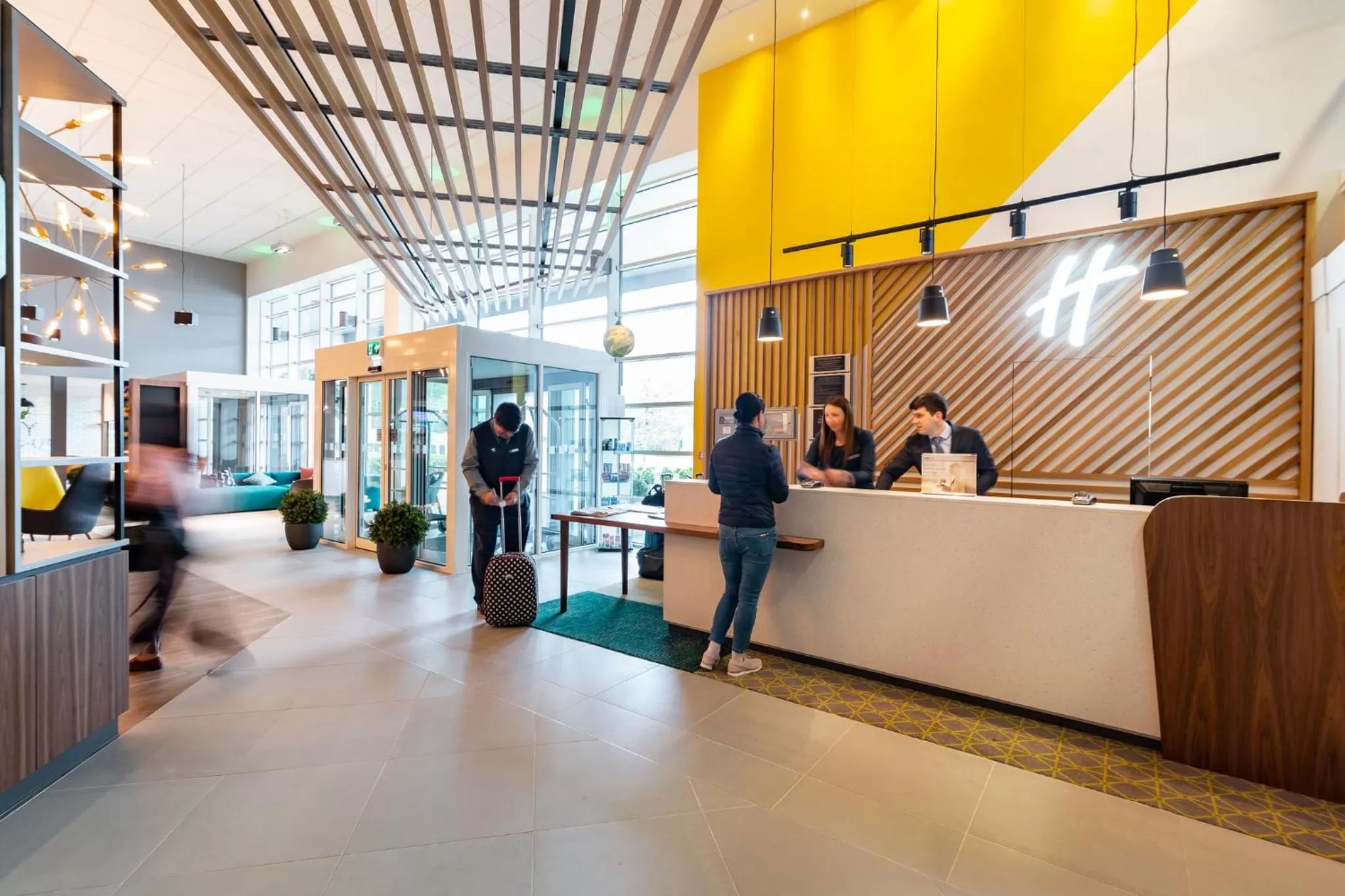 Lobby or reception in Holiday Inn Winchester, an IHG Hotel