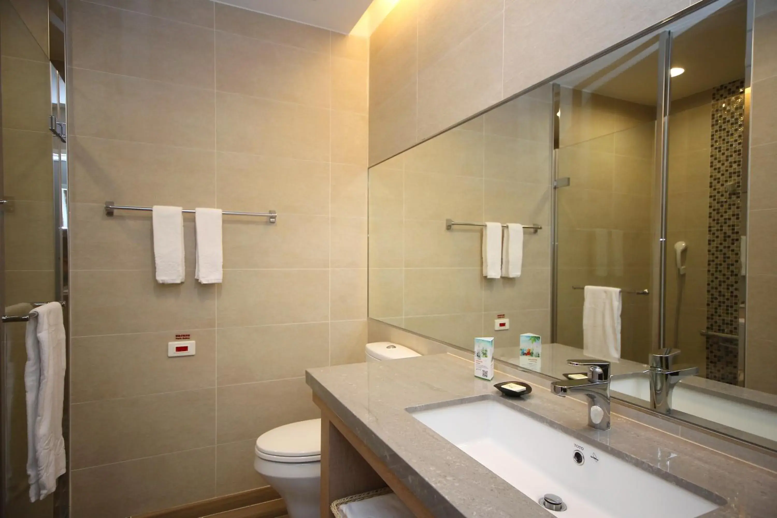 Toilet, Bathroom in Grace Hotel Zhonghe