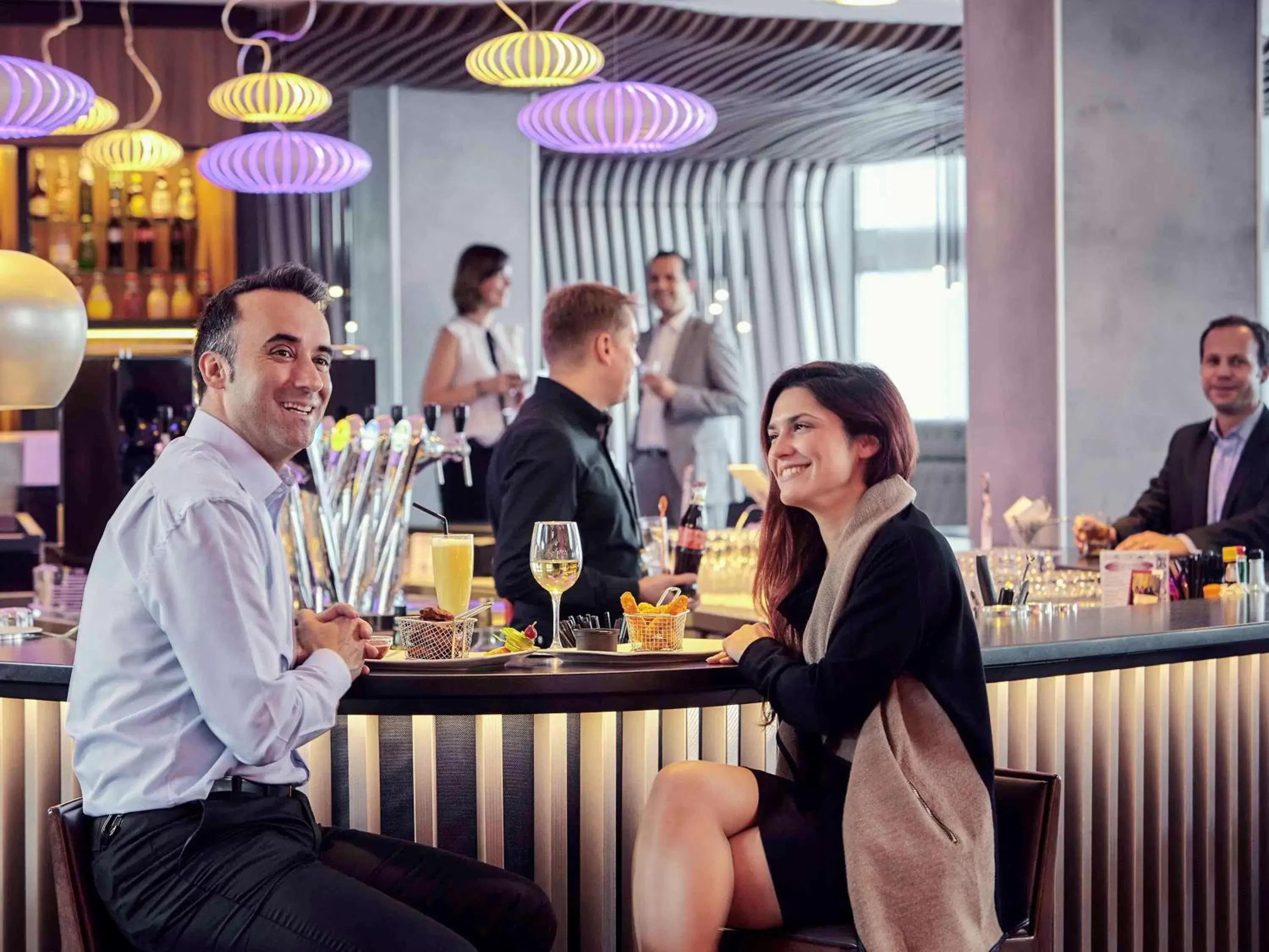 Lounge or bar in Mercure Paris CDG Airport & Convention