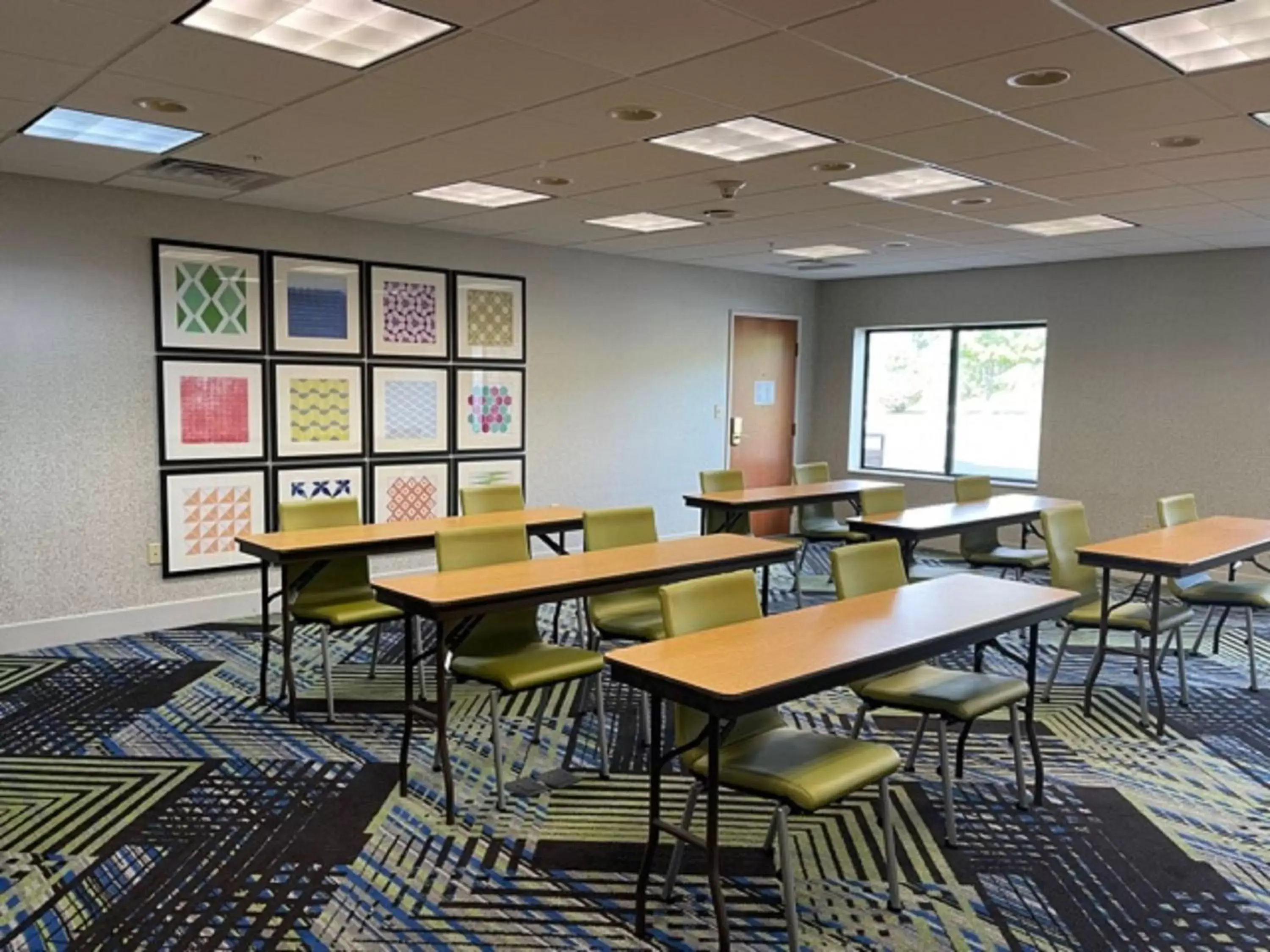Meeting/conference room in Holiday Inn Express Hotel & Suites Lewisburg, an IHG Hotel