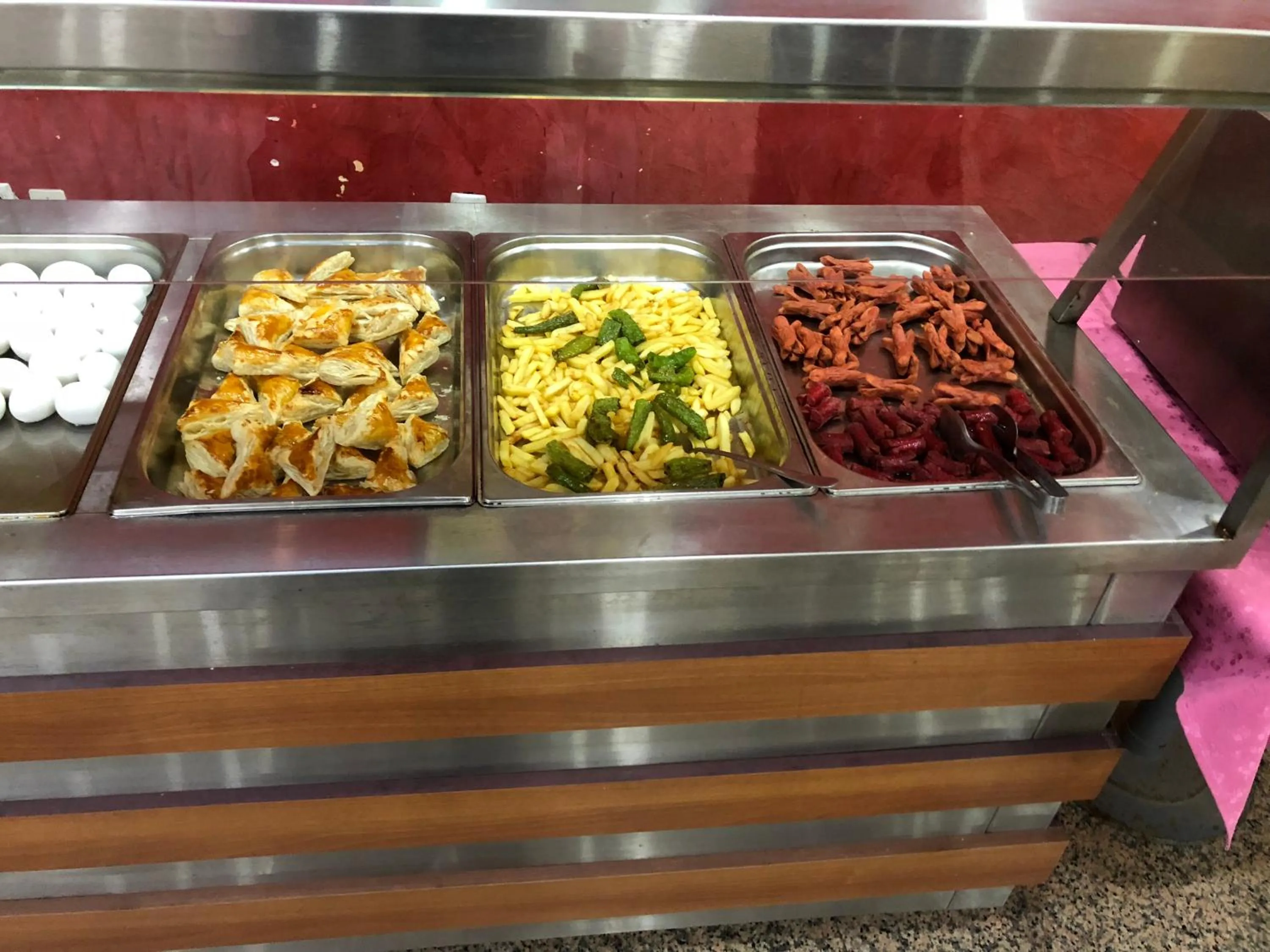 Food and drinks in Kayhanbey Hotel