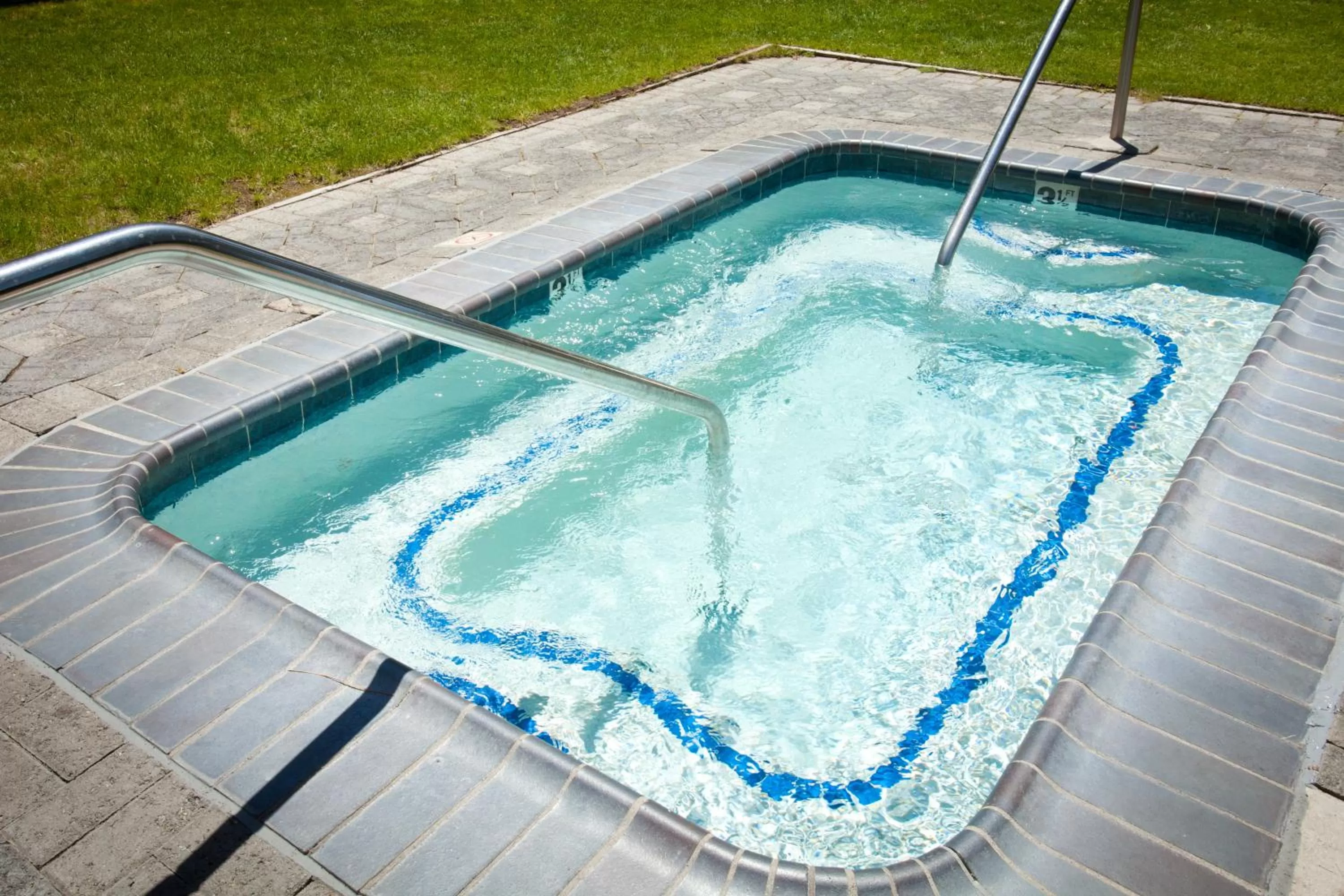 Hot Tub in Forest Suites Resort at the Heavenly Village