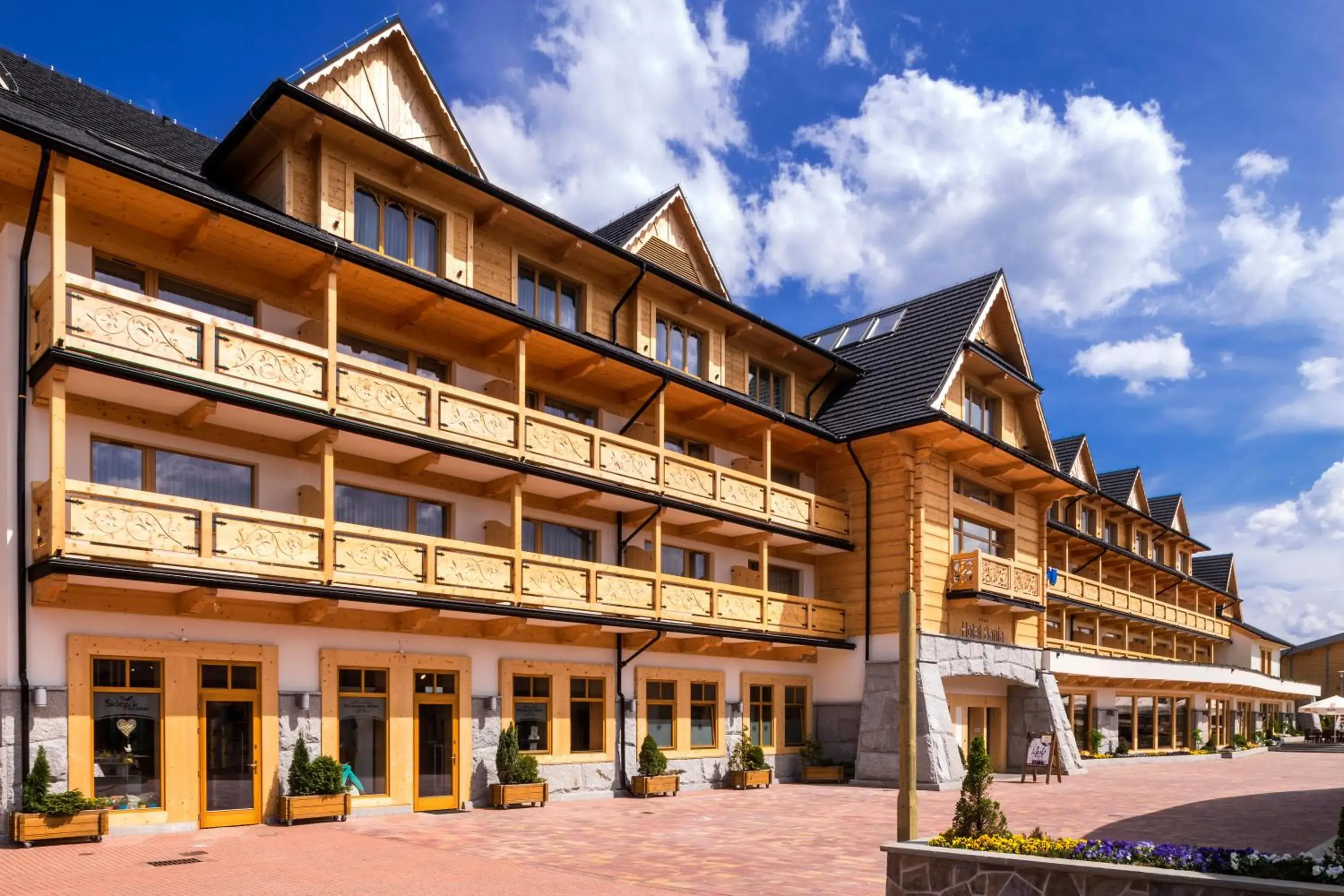 Facade/entrance, Property Building in Hotel Bania Thermal & Ski