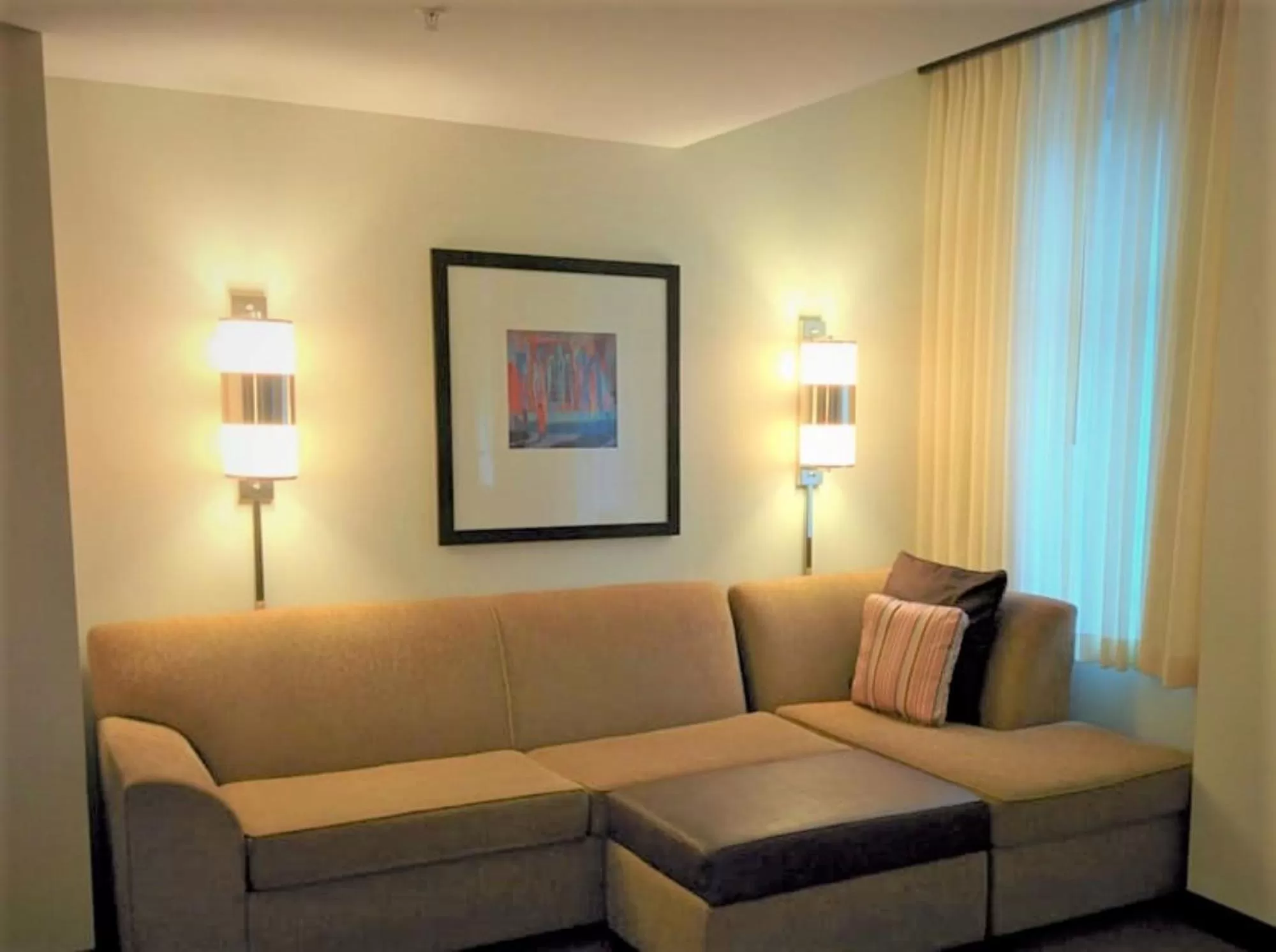 Seating area in Hyatt Place Des Moines Downtown