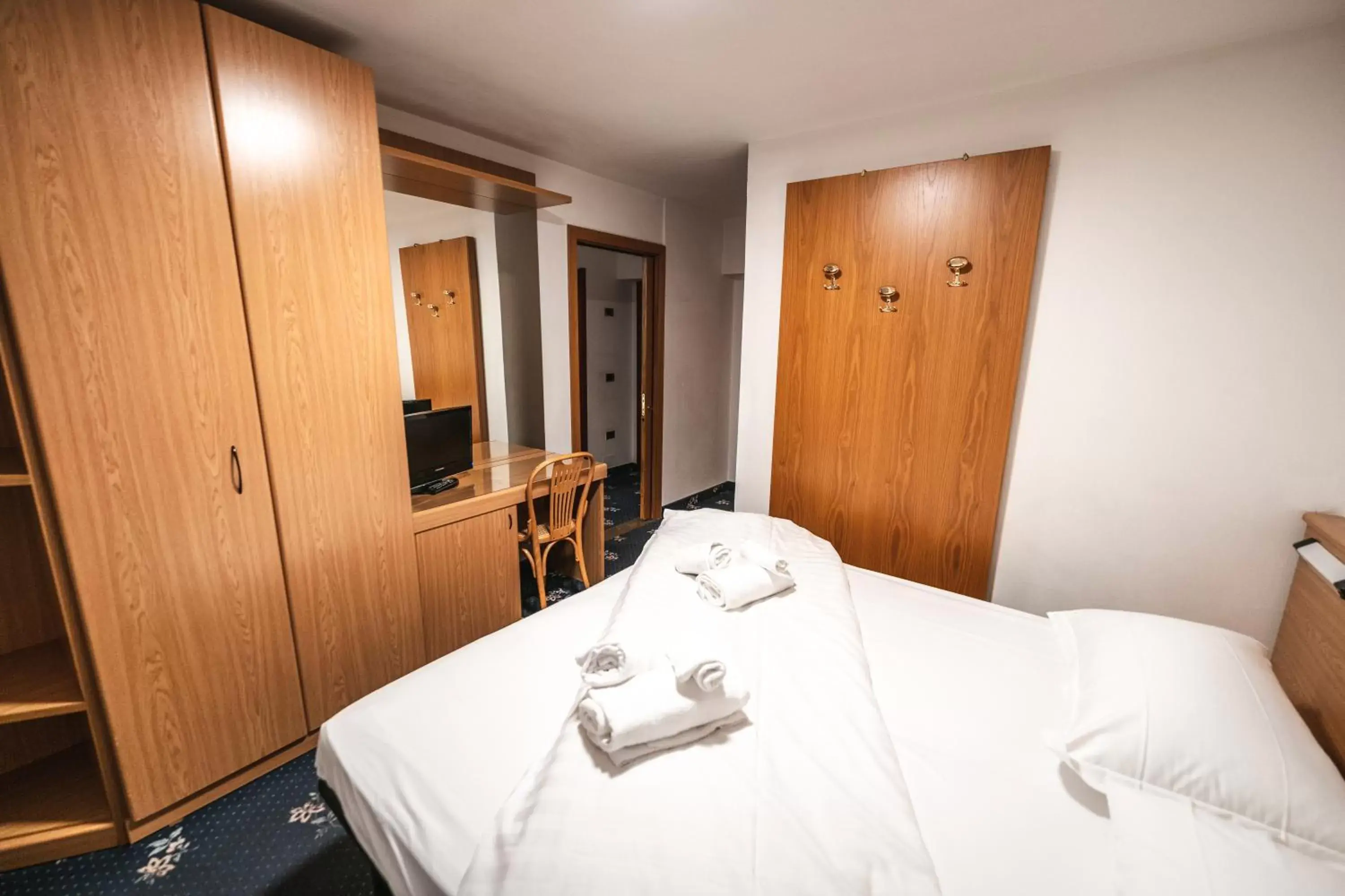 Bedroom, Bed in Hotel Renzi