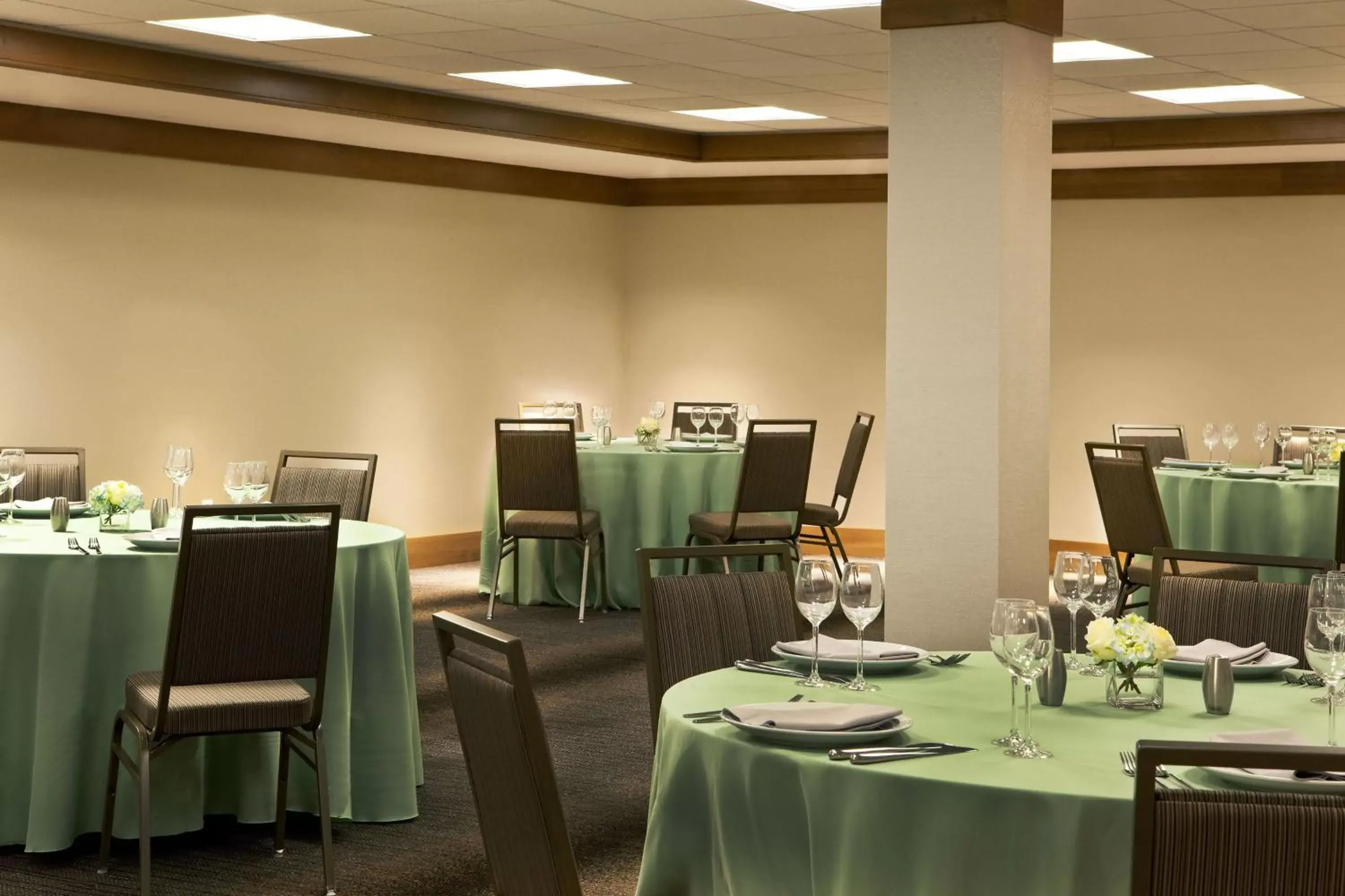 Meeting/conference room, Restaurant/Places to Eat in The Westin Portland Harborview