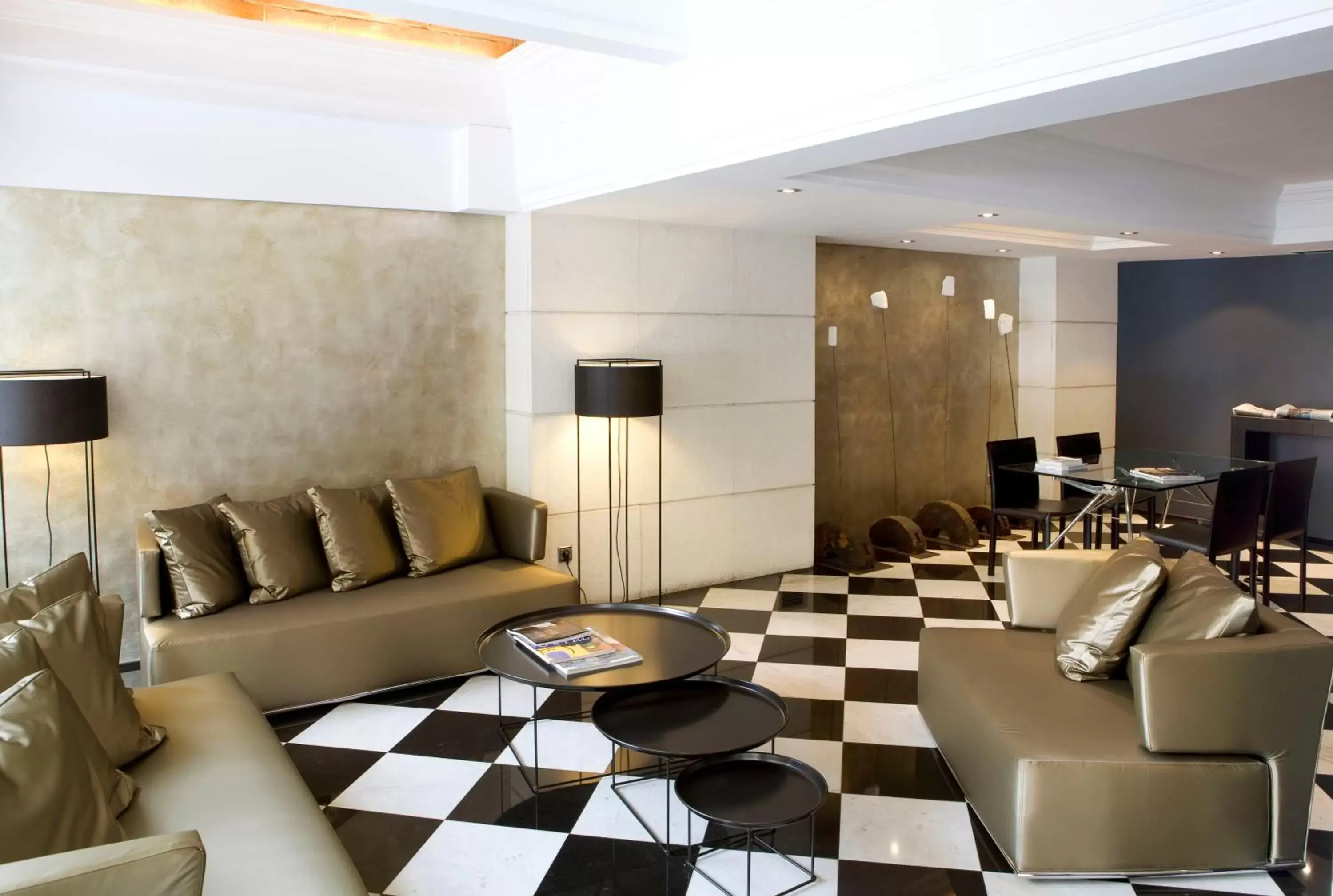 Lounge or bar, Seating Area in Hotel Gran Derby Suites, a Small Luxury Hotel of the World