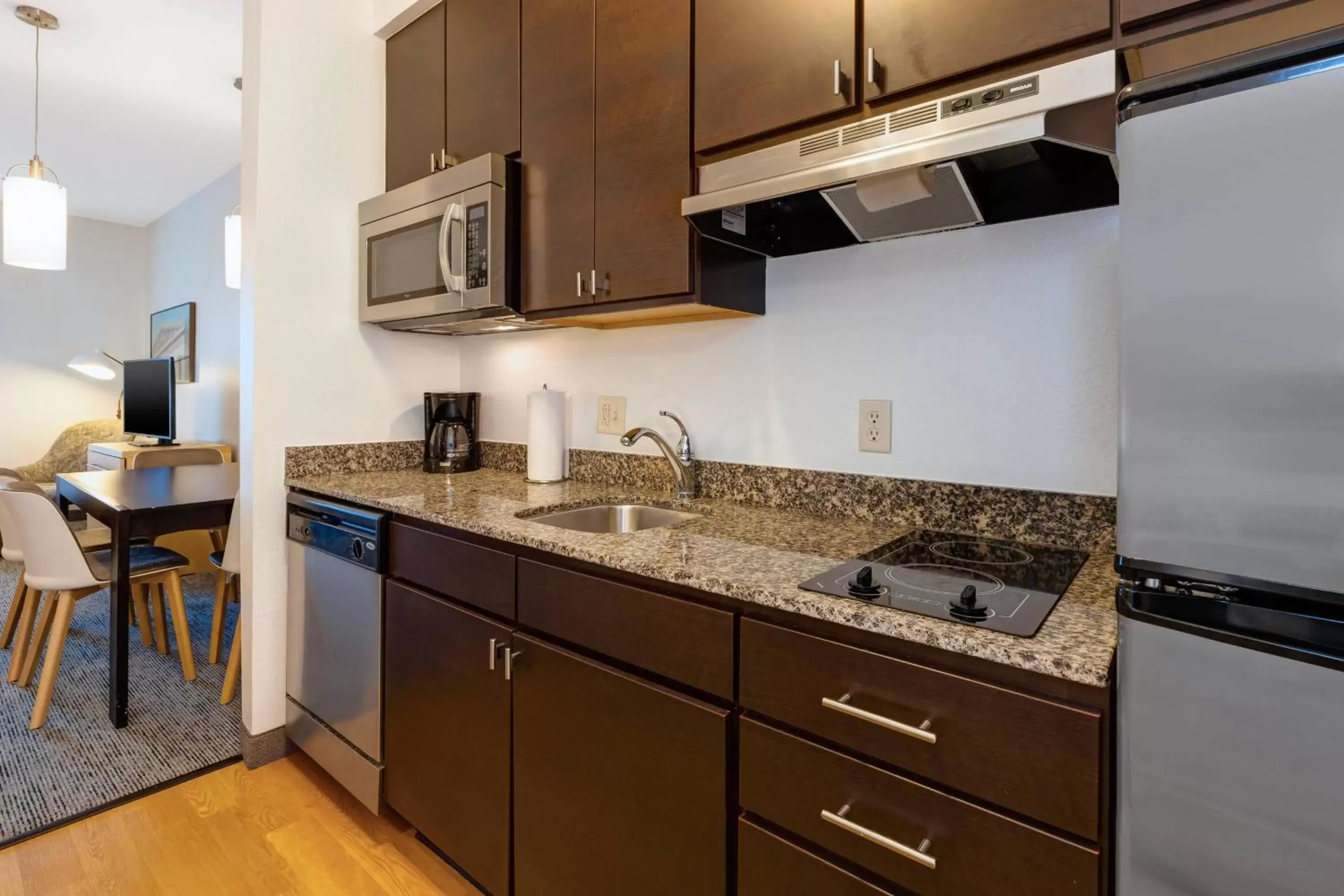 Kitchen or kitchenette, Kitchen/Kitchenette in TownePlace Suites by Marriott Nashville Airport