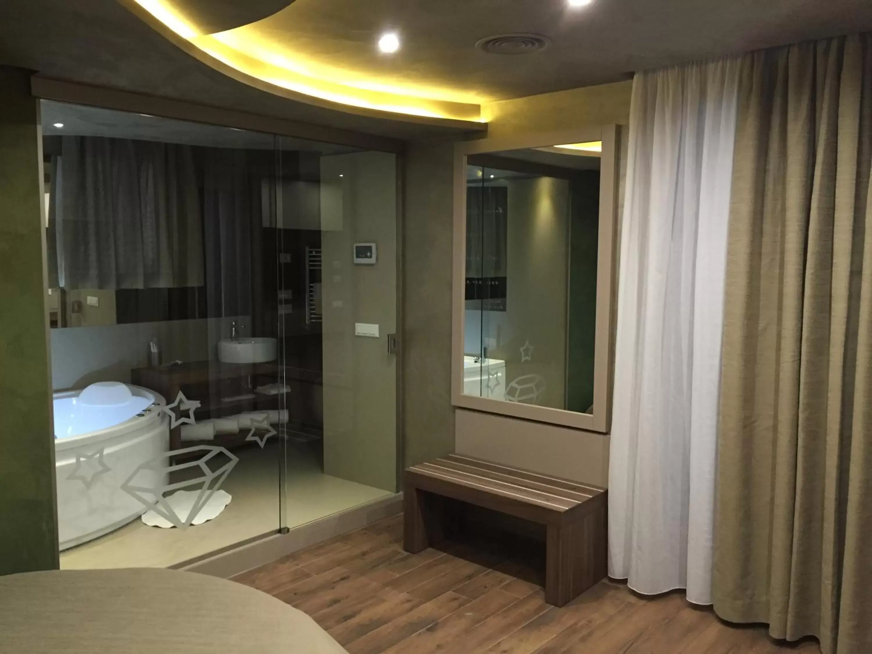 Bedroom, Bathroom in Hotel Smeraldo