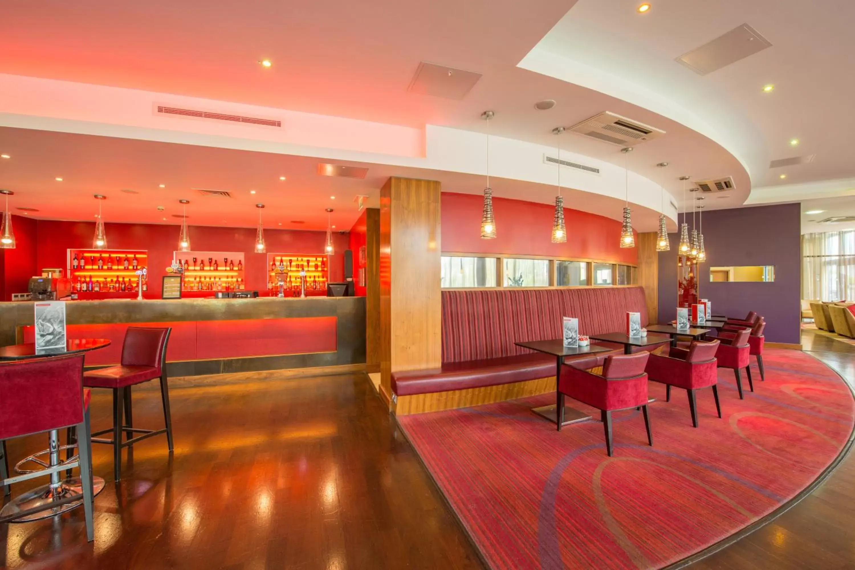 Lounge or bar in Holiday Inn Norwich City, an IHG Hotel