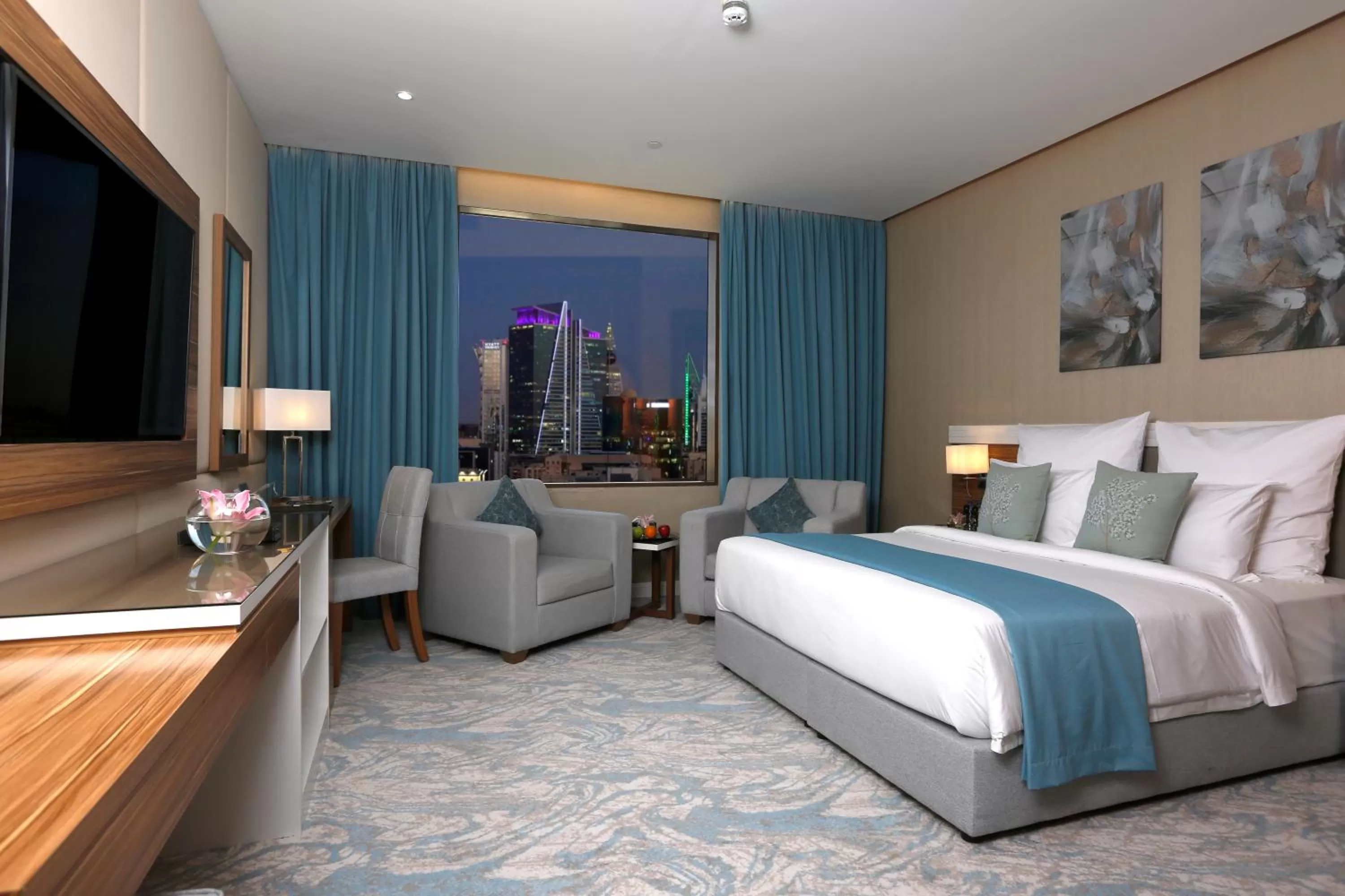 Bedroom, Bed in Cantonal Hotel by Warwick