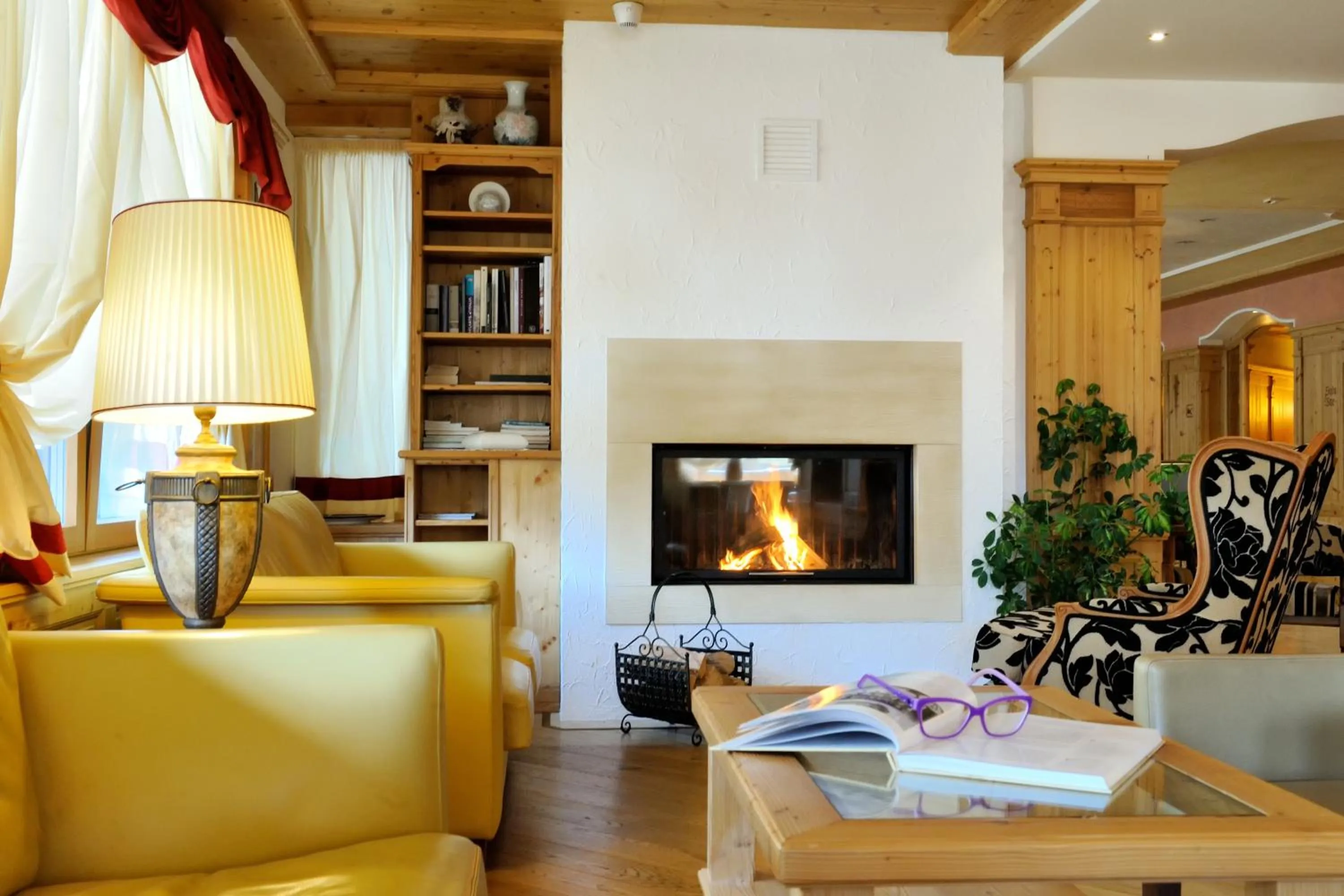 Communal lounge/ TV room in Boutique Hotel Diana