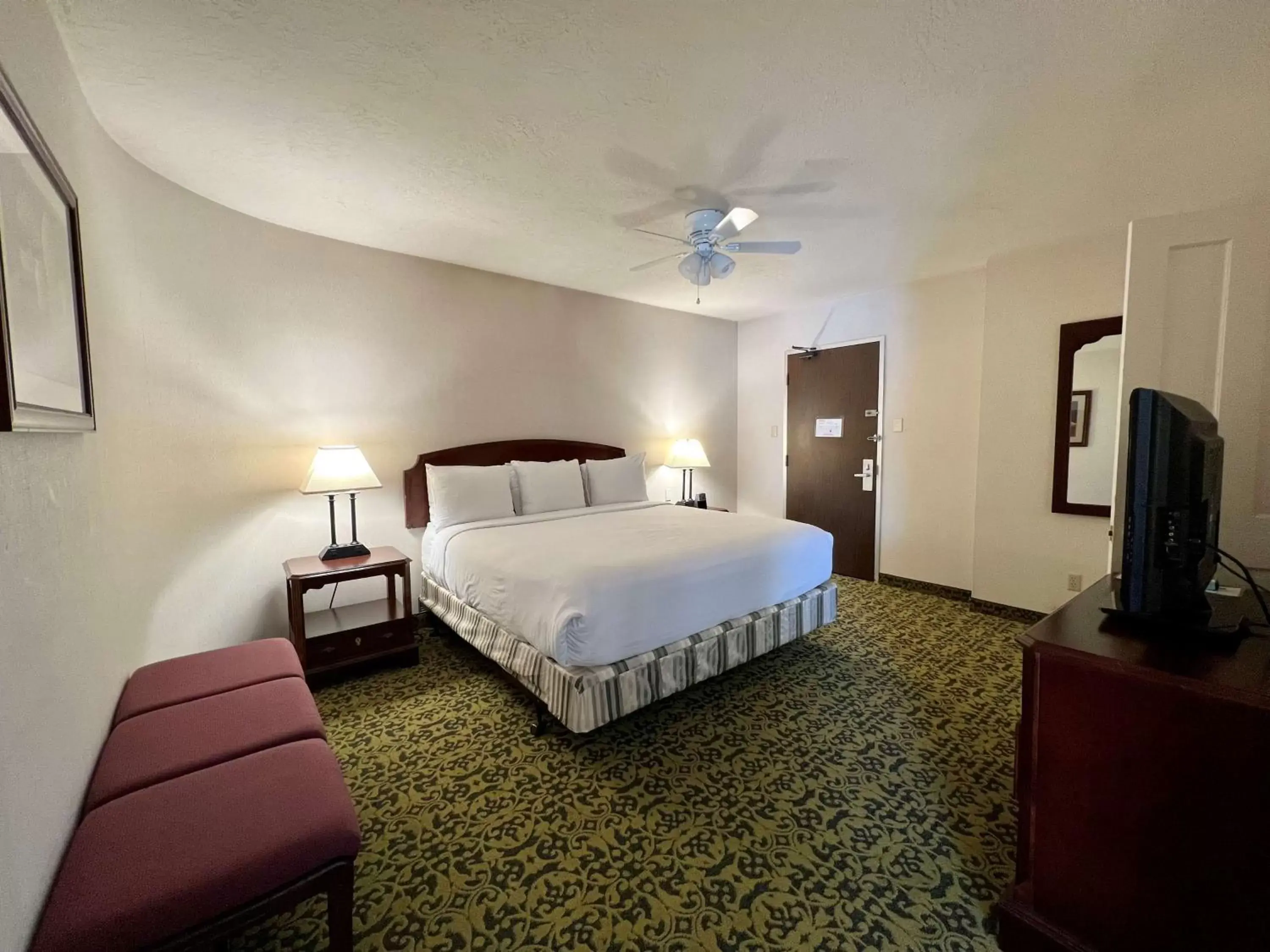 Photo of the whole room, Bed in Salt Lake Plaza Hotel SureStay Collection by Best Western