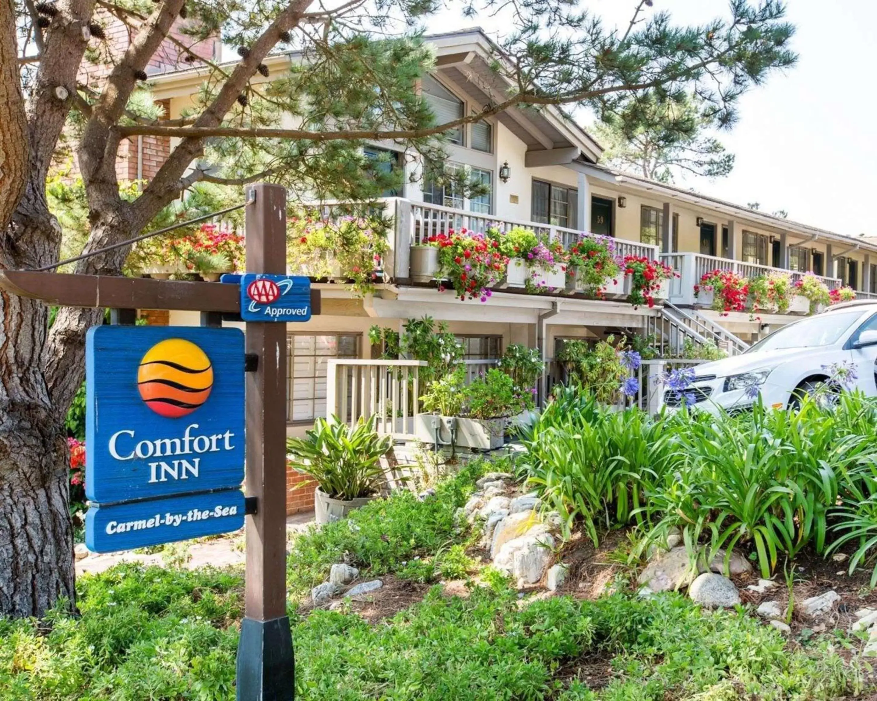 Property building in Comfort Inn Carmel By the Sea
