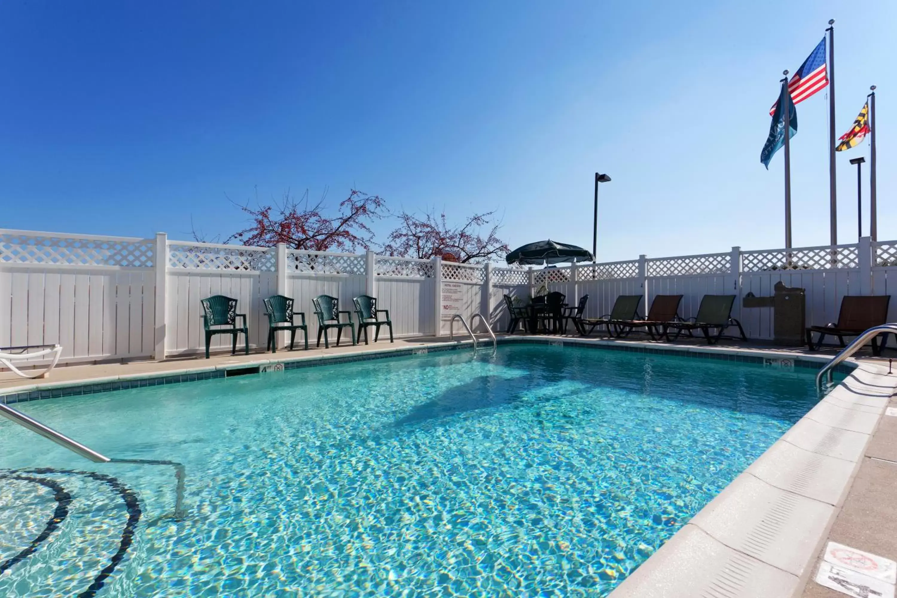 Swimming Pool in Country Inn & Suites by Radisson, Bel Air/Aberdeen, MD