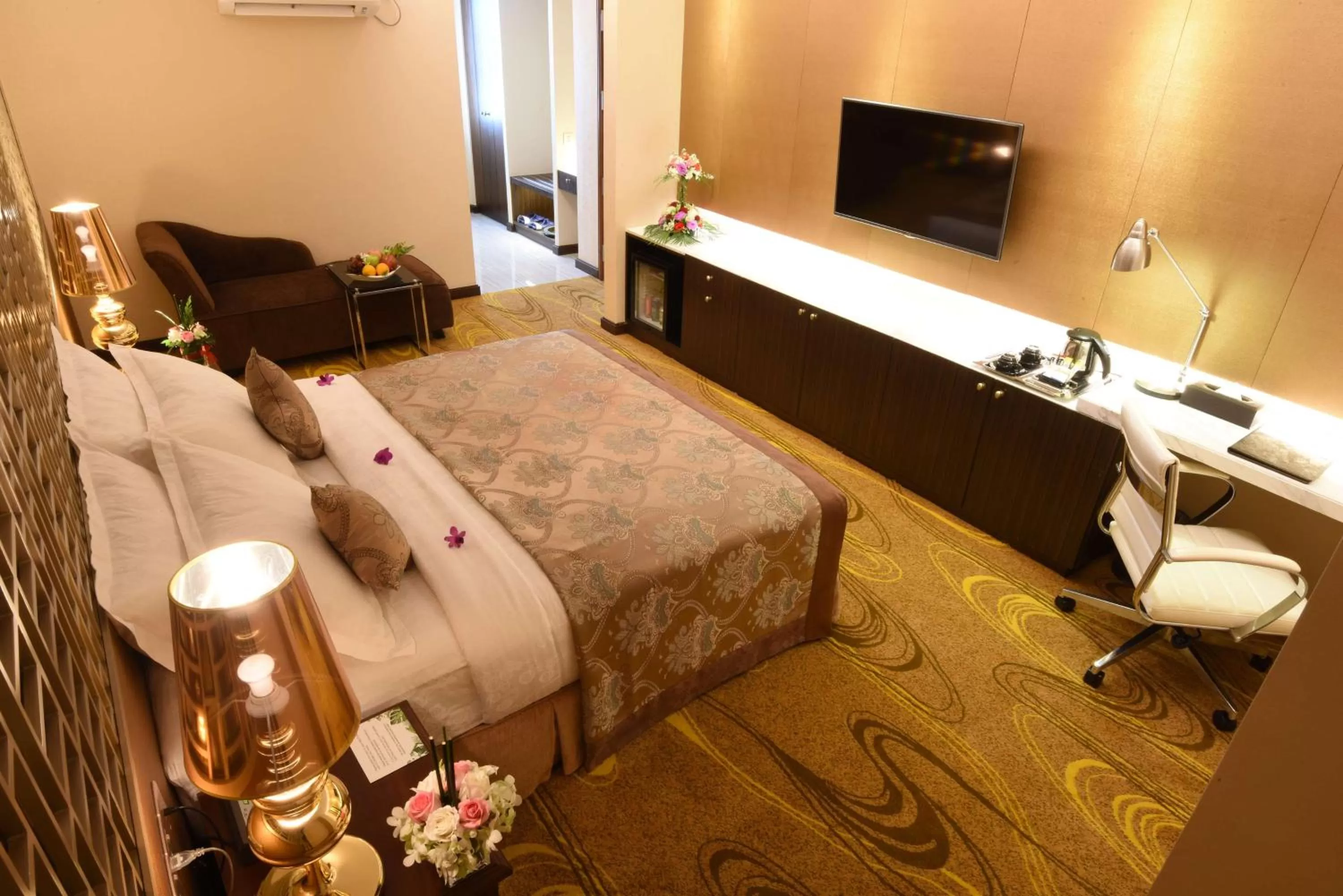 Photo of the whole room in Best Western Chinatown Hotel