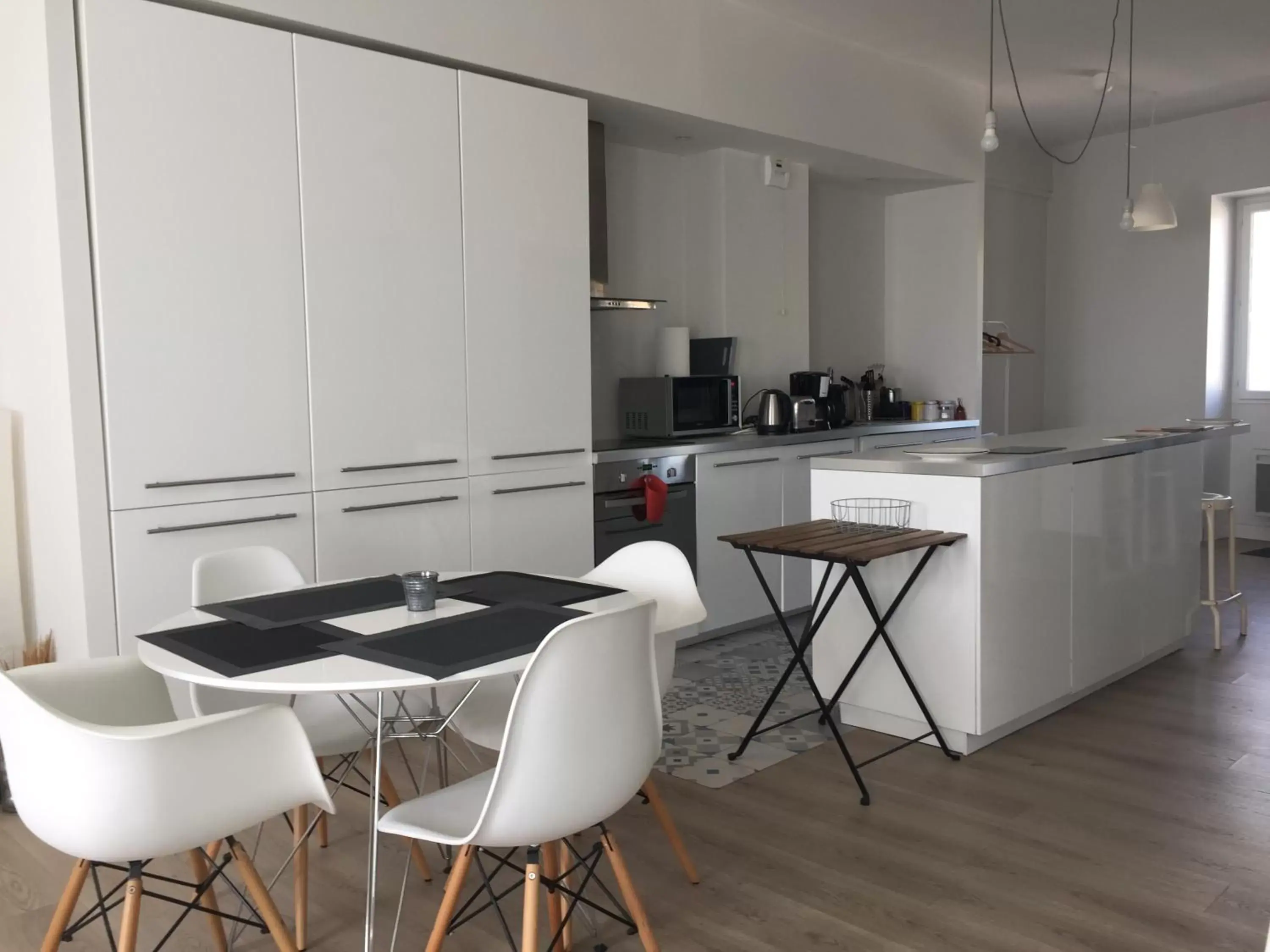 Dining area, Kitchen/Kitchenette in Appartement Design I Port Douarnenez