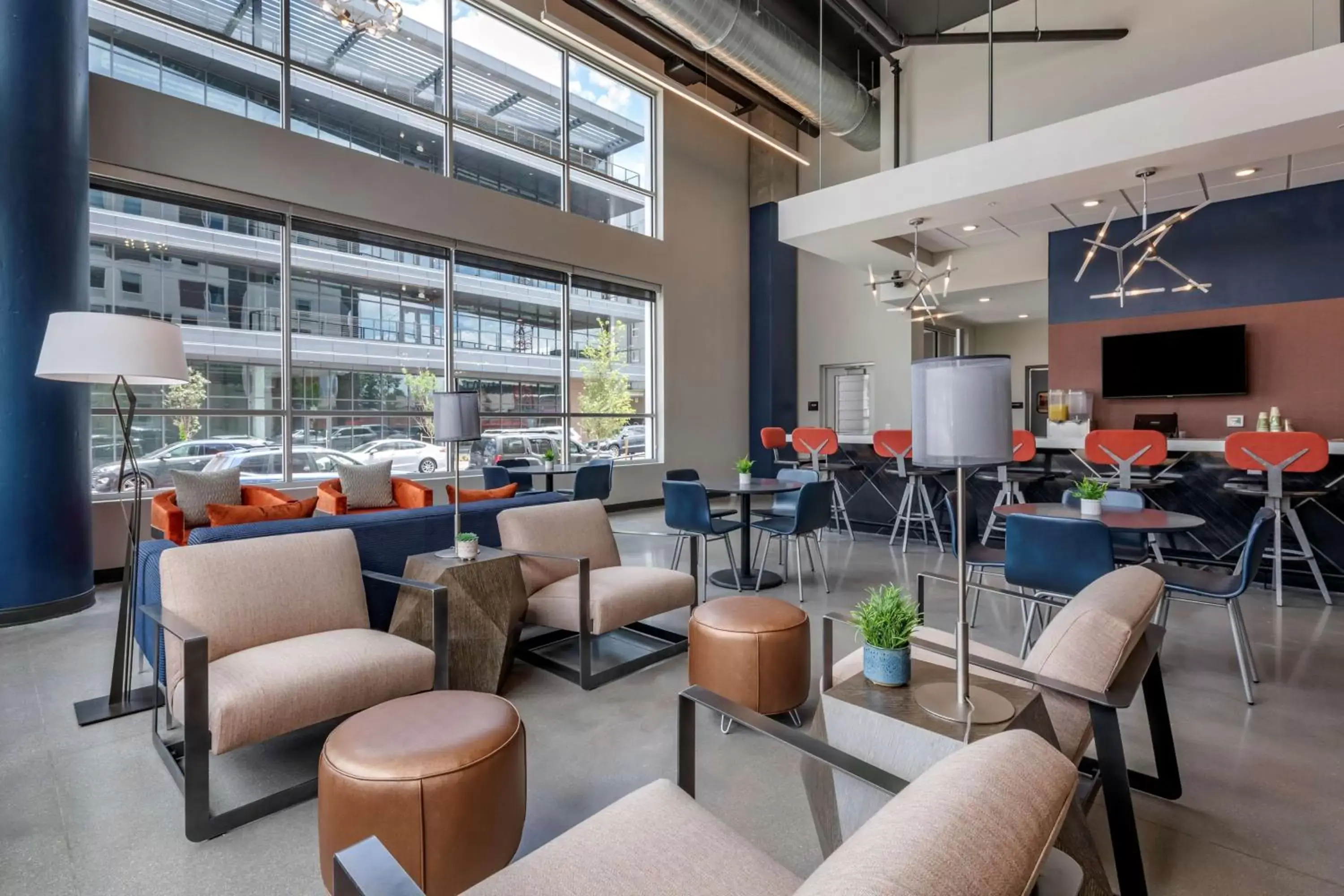 Lounge or bar, Restaurant/Places to Eat in Vīb Hotel by Best Western Denver RiNo