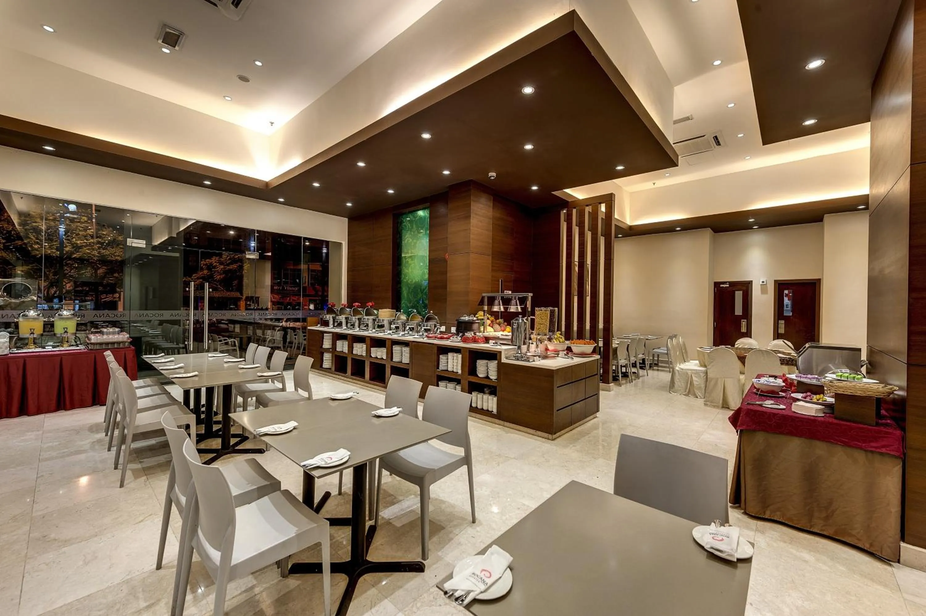 Restaurant/places to eat in Rocana Hotel