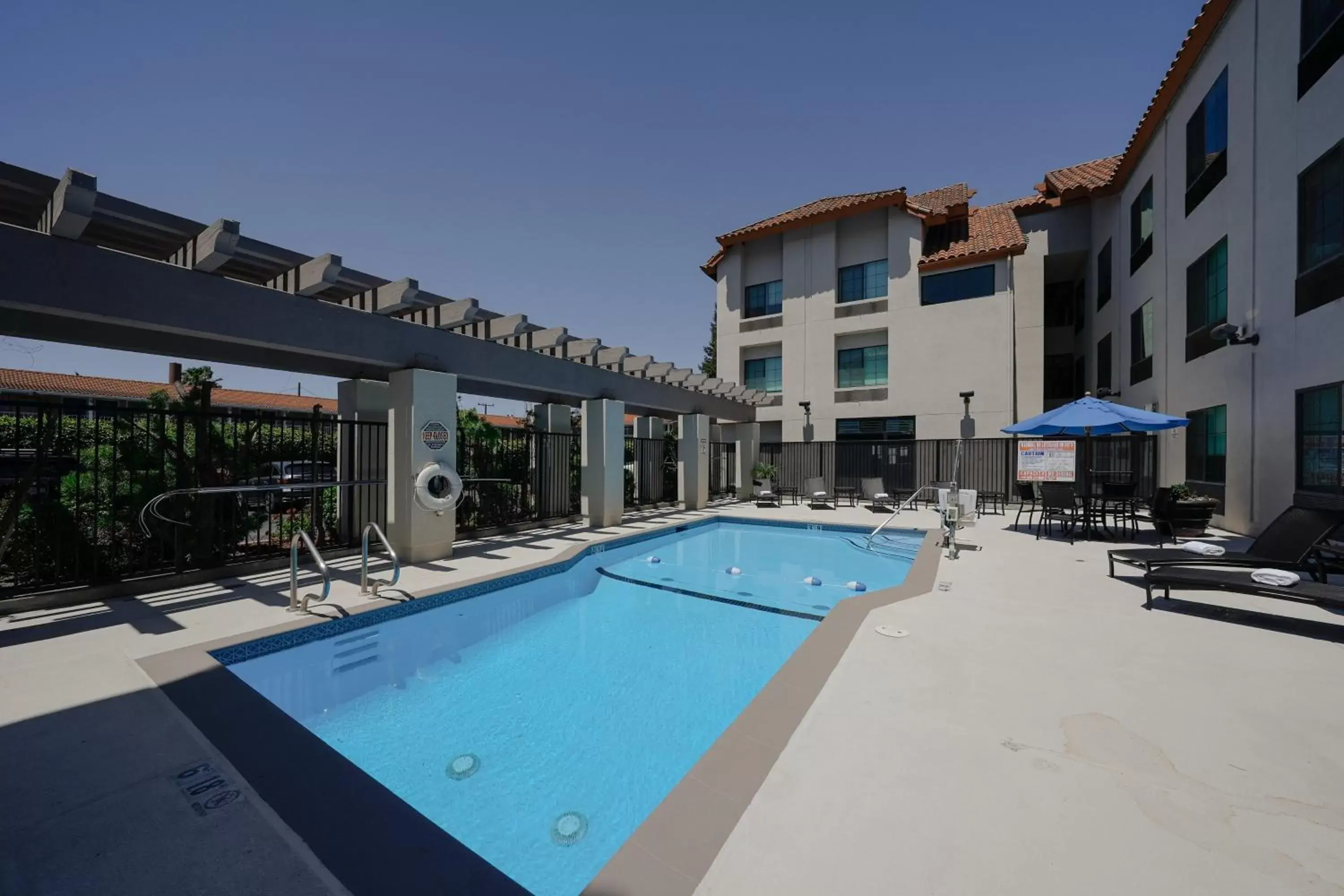 Swimming Pool in Holiday Inn Express Hotel & Suites Santa Clara - Silicon Valley, an IHG Hotel