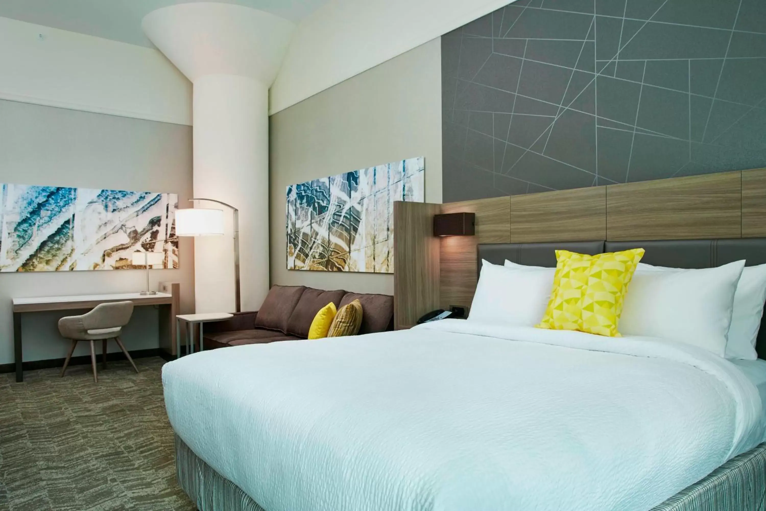 Bedroom, Bed in SpringHill Suites by Marriott Milwaukee Downtown