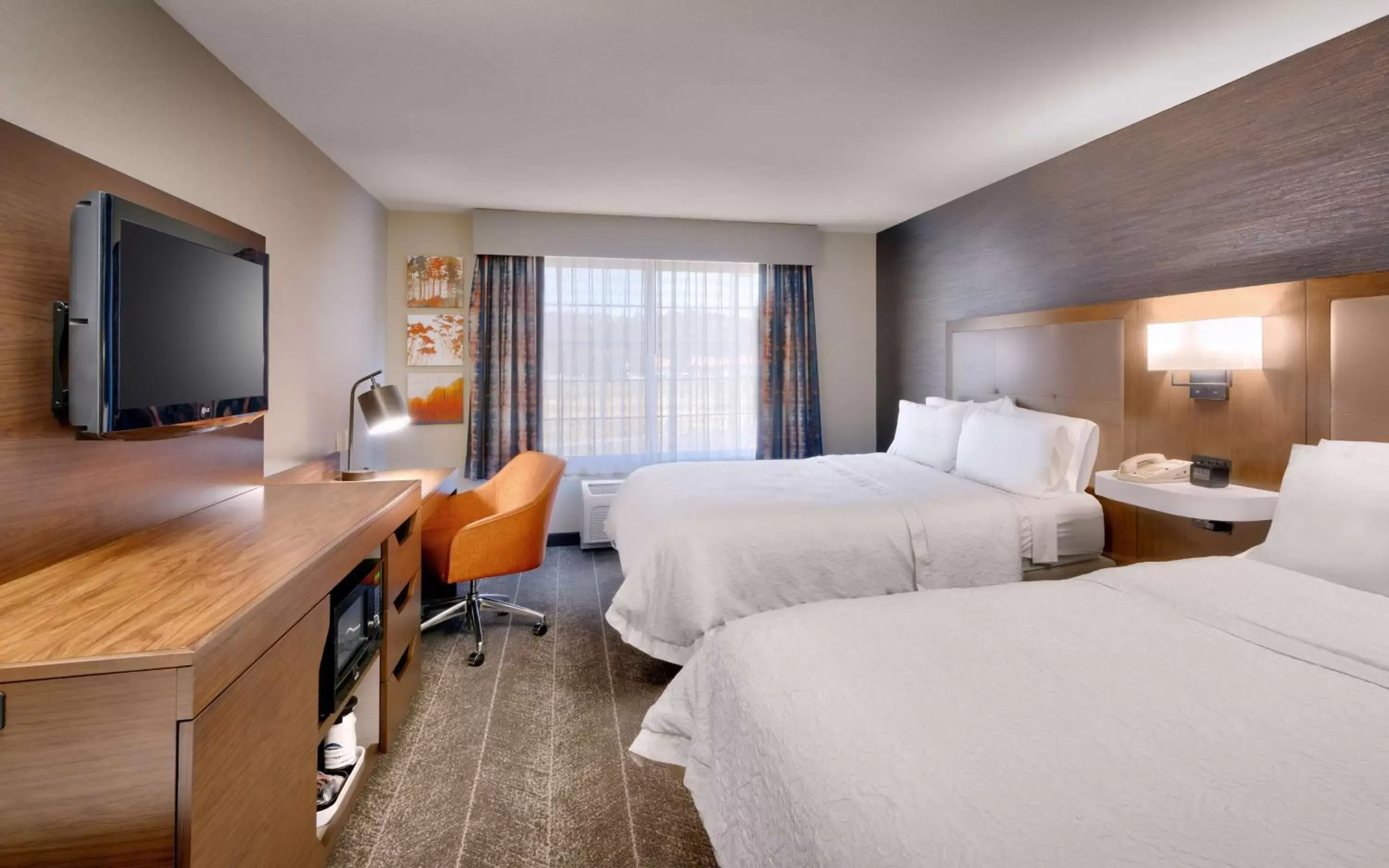 Bedroom, Bed in Hampton Inn & Suites Show Low-Pinetop