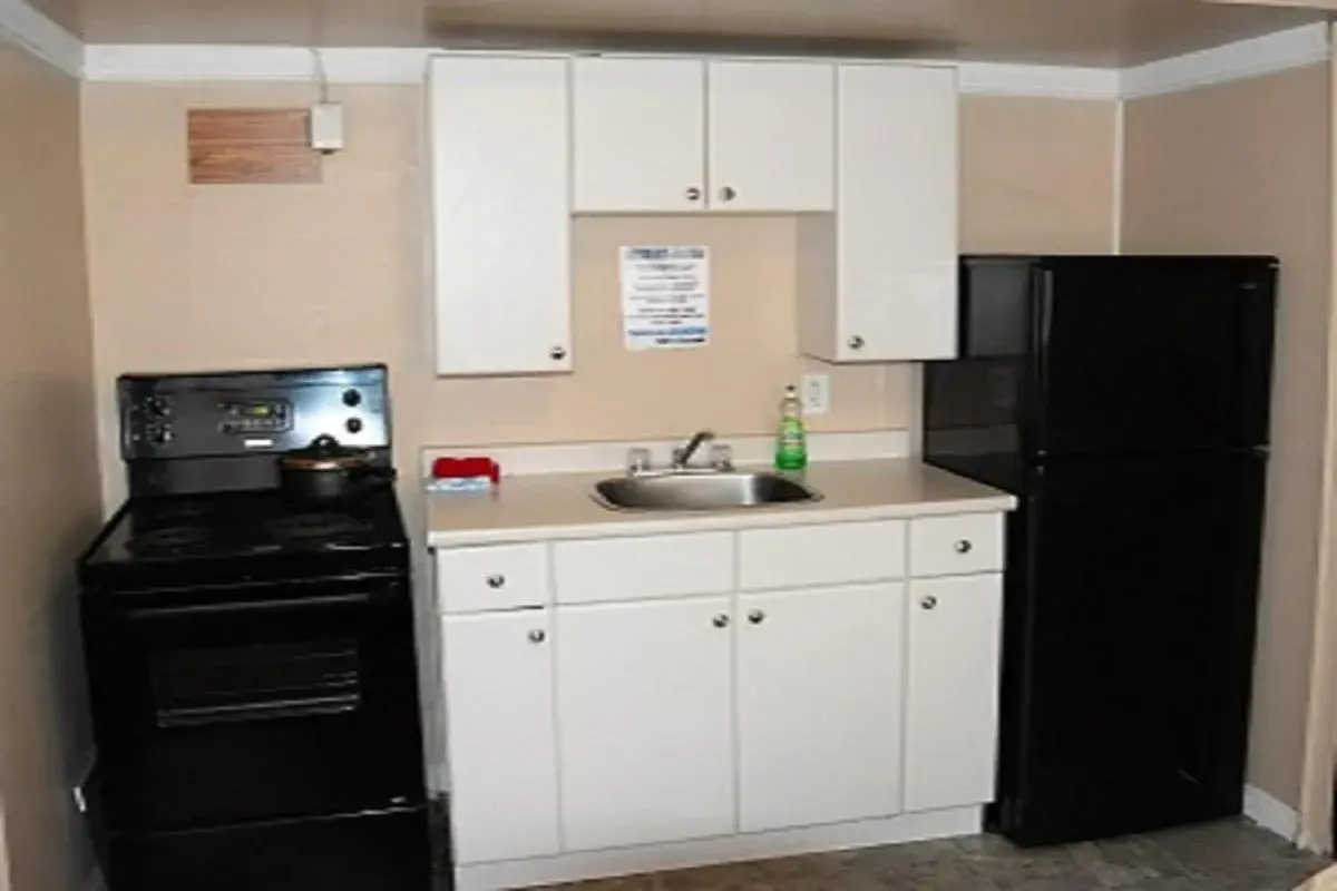 Kitchen/Kitchenette in Bluebird Motel