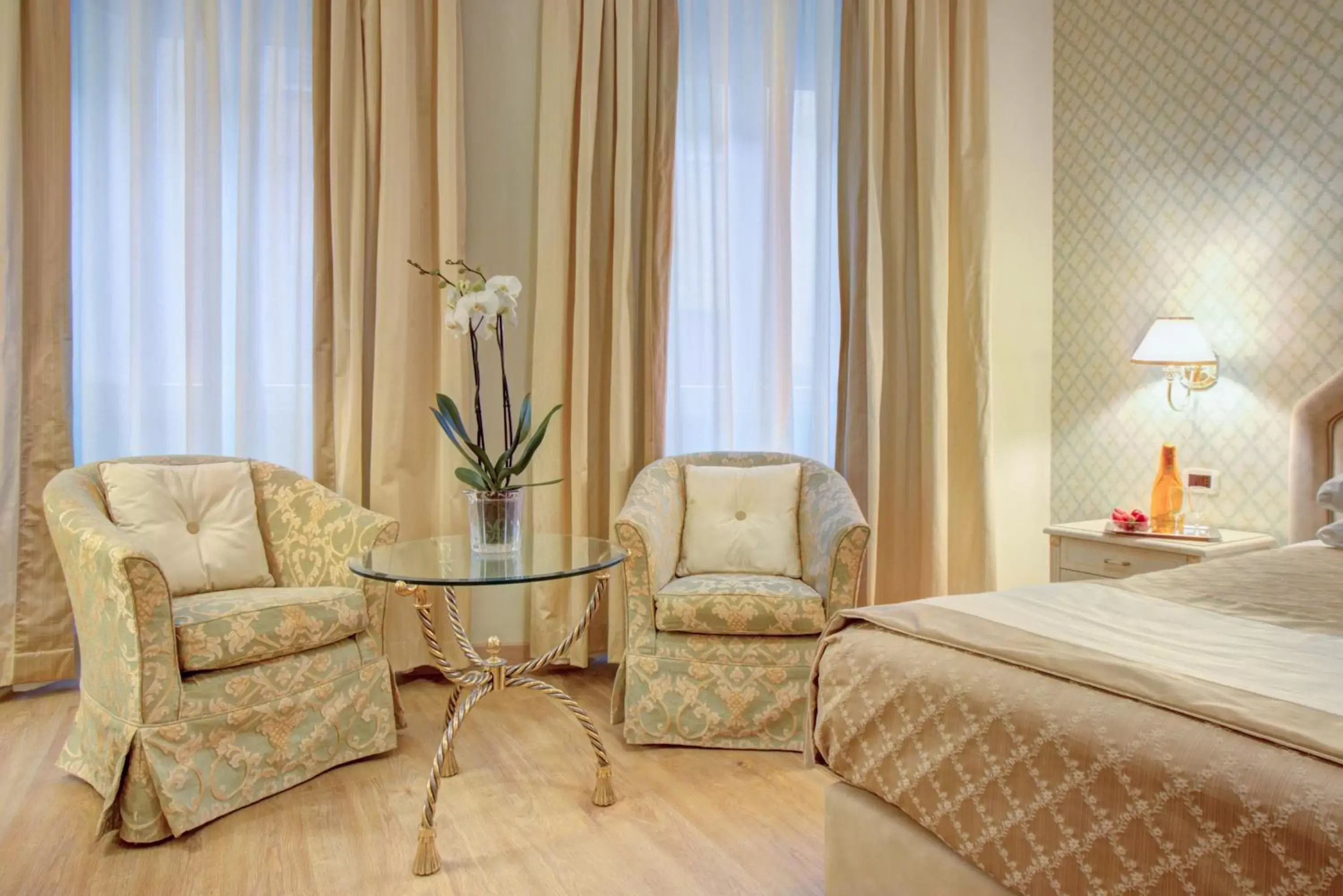 Bedroom, Seating Area in Hotel La Locanda