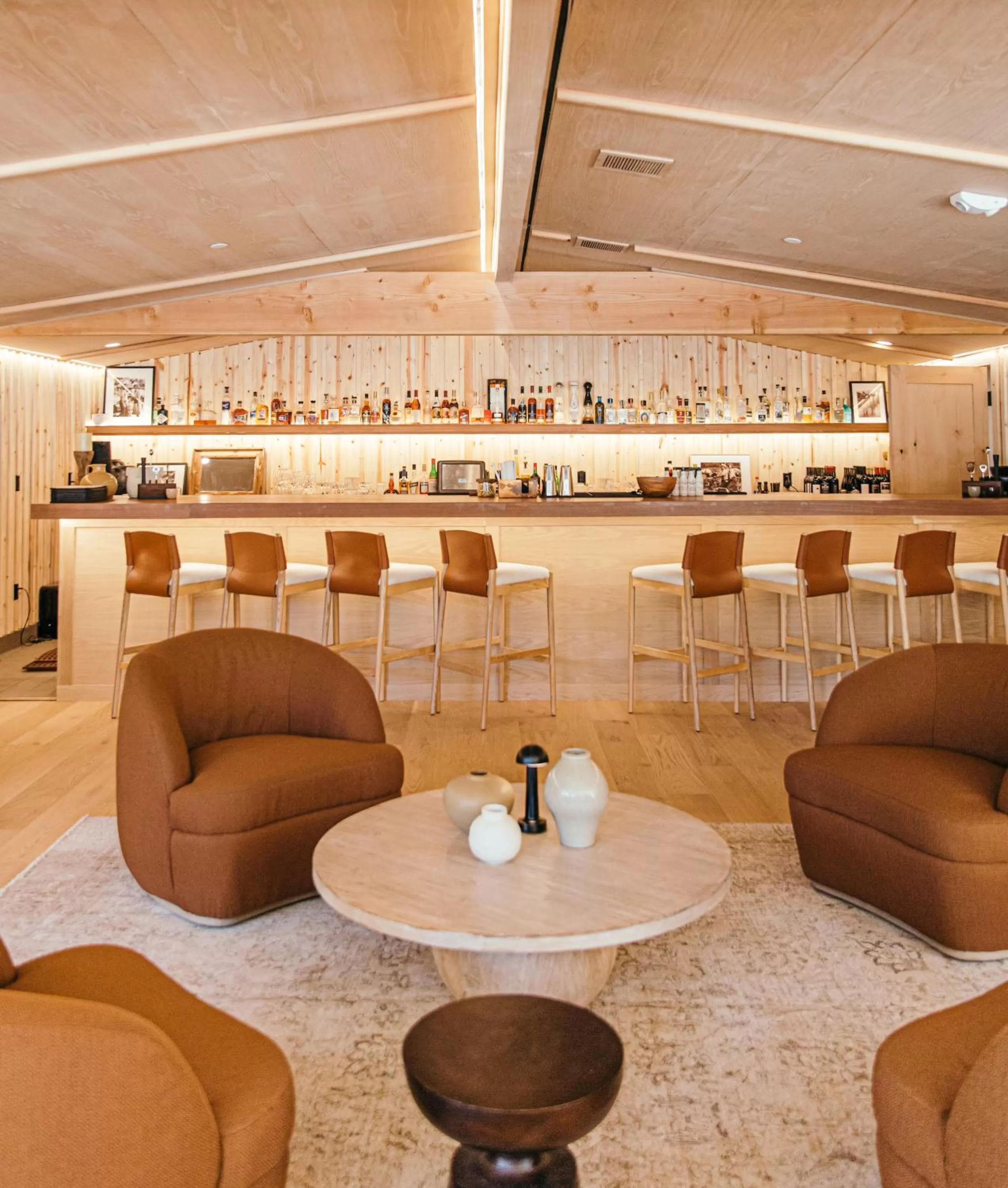 Lounge or bar in CALAMIGOS RANCH Resort & Spa