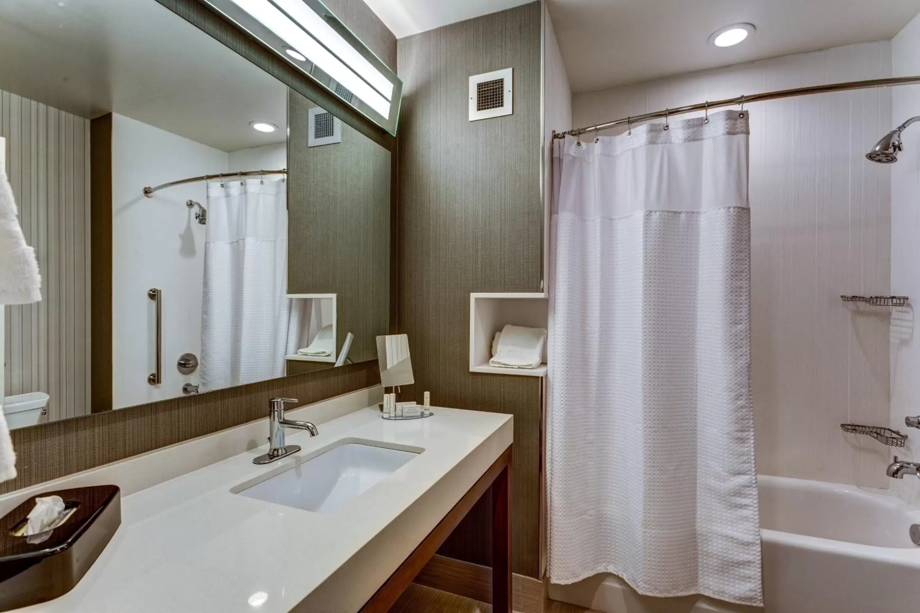 Bathroom in Courtyard by Marriott Hammond