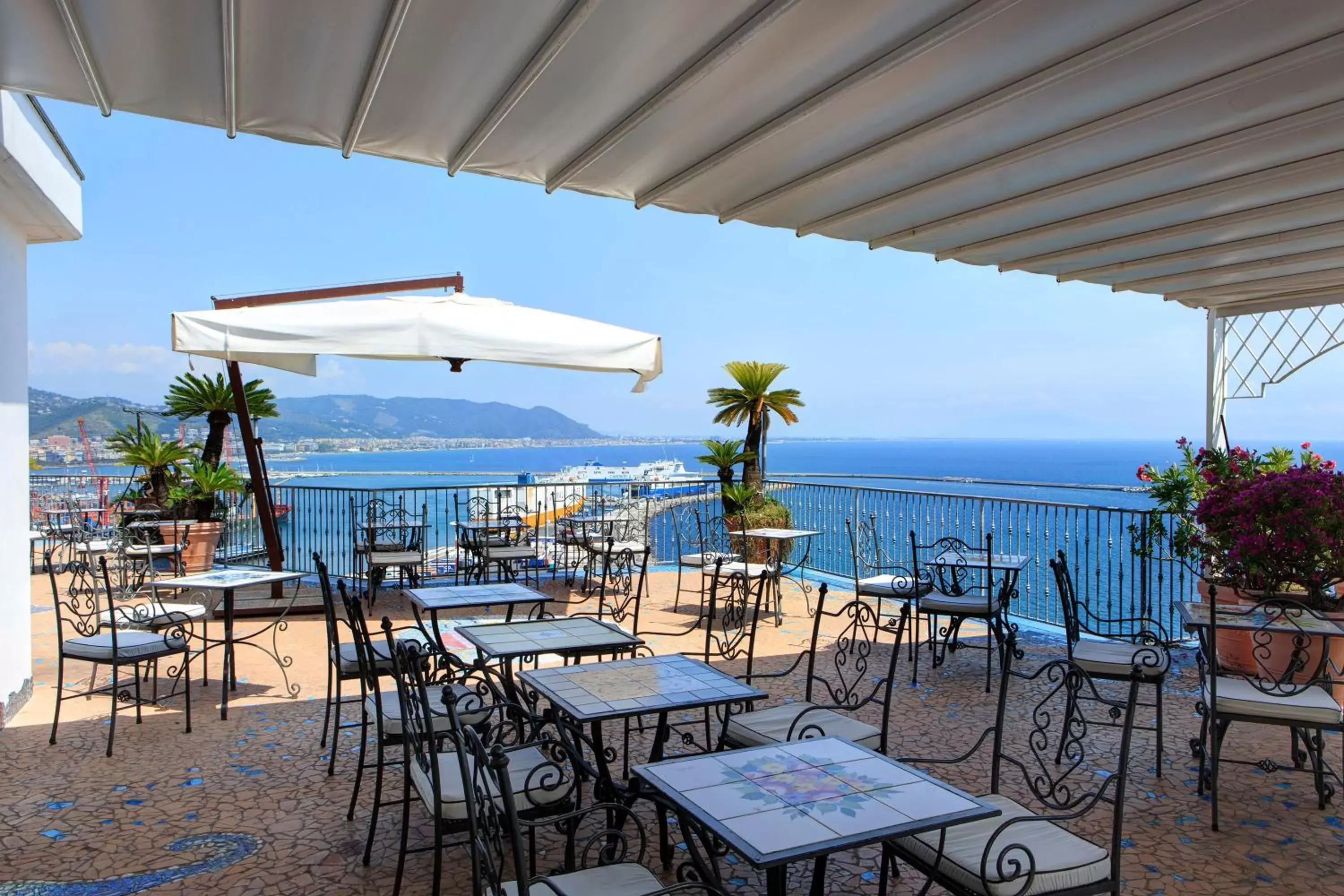 Balcony/Terrace, Restaurant/Places to Eat in Lloyd's Baia Hotel