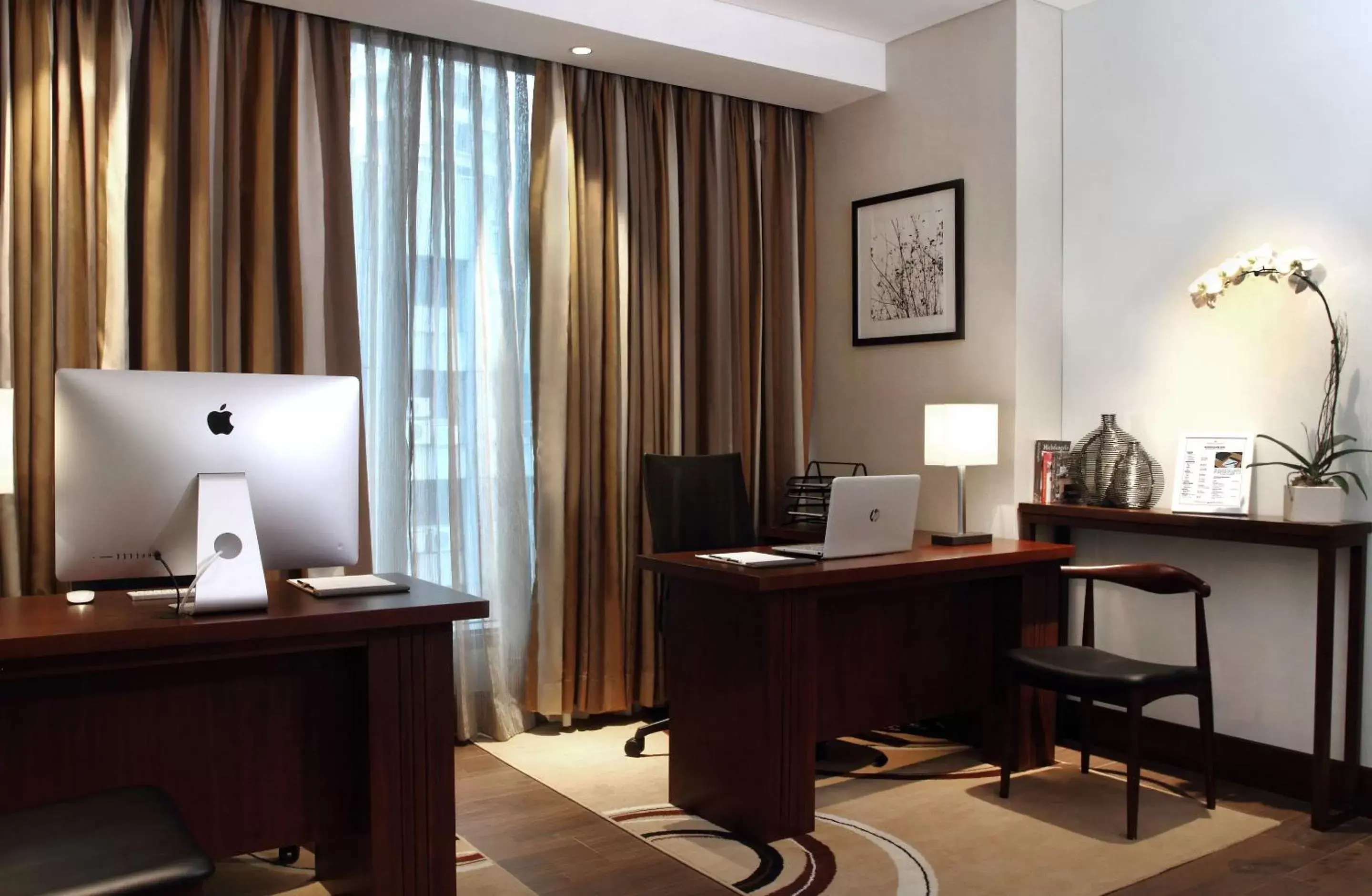 Business facilities, TV/Entertainment Center in Makati Diamond Residences