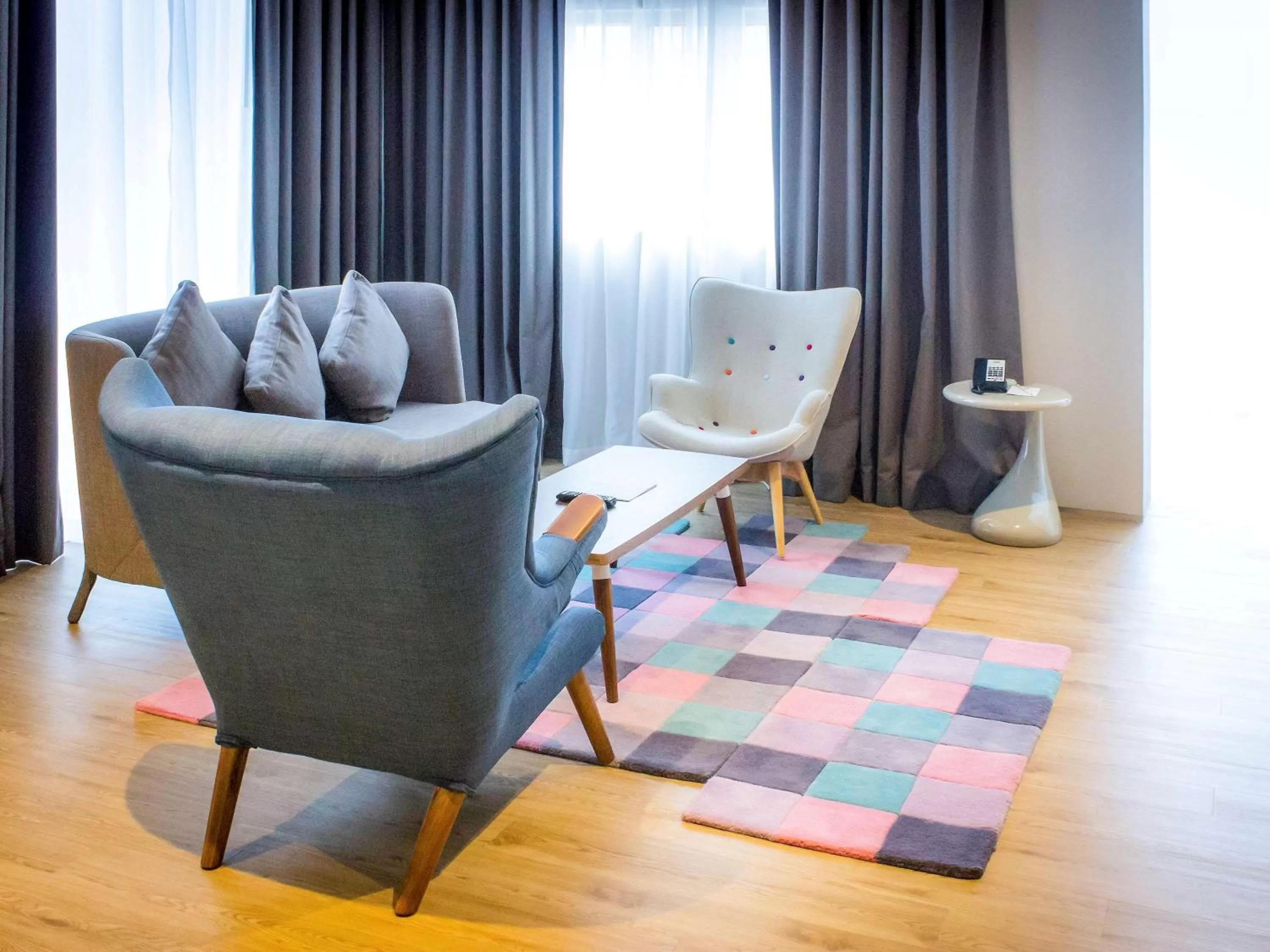 Photo of the whole room in Ibis Styles Dubai Jumeira