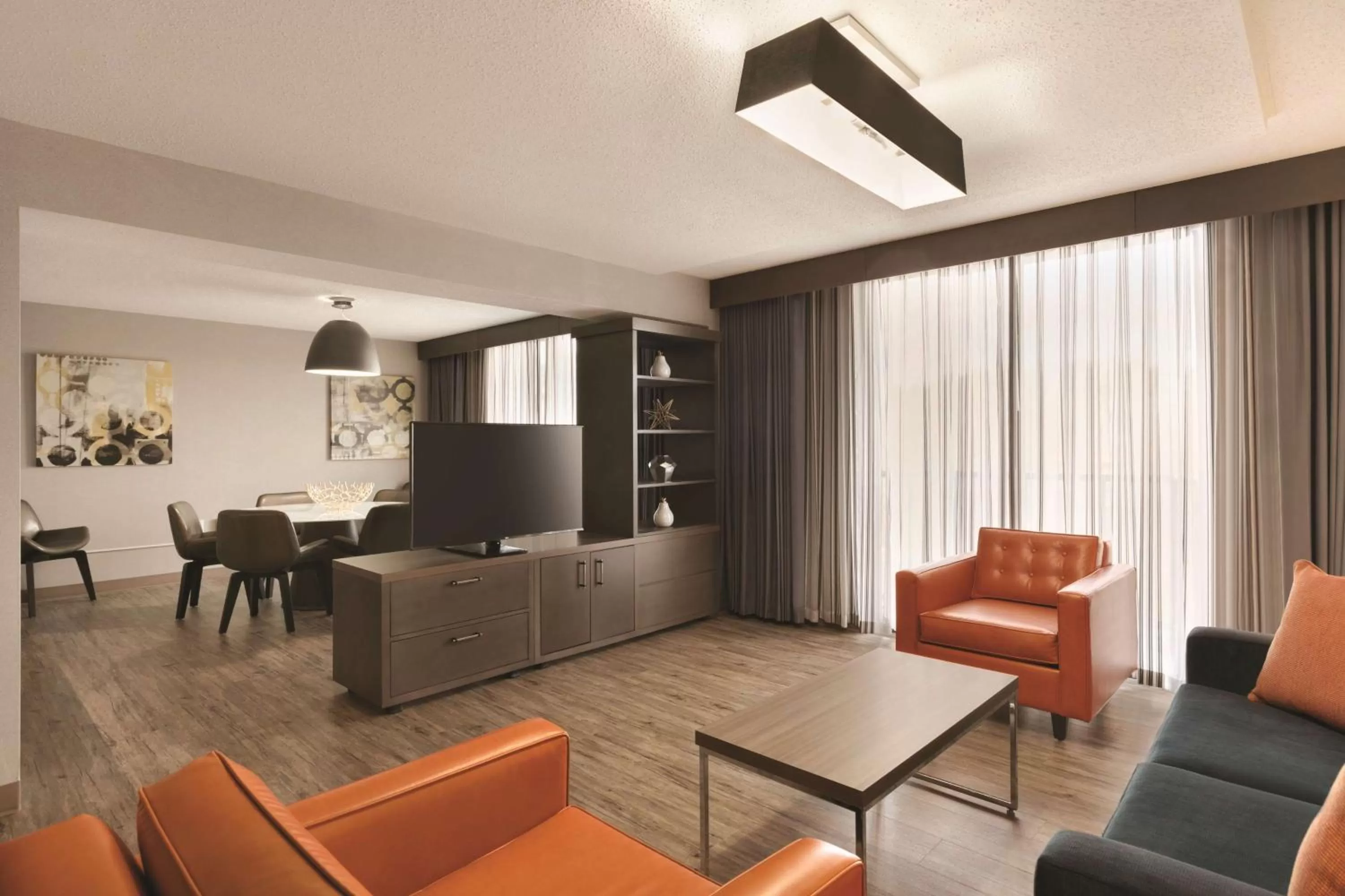 Living room in Embassy Suites by Hilton Richmond