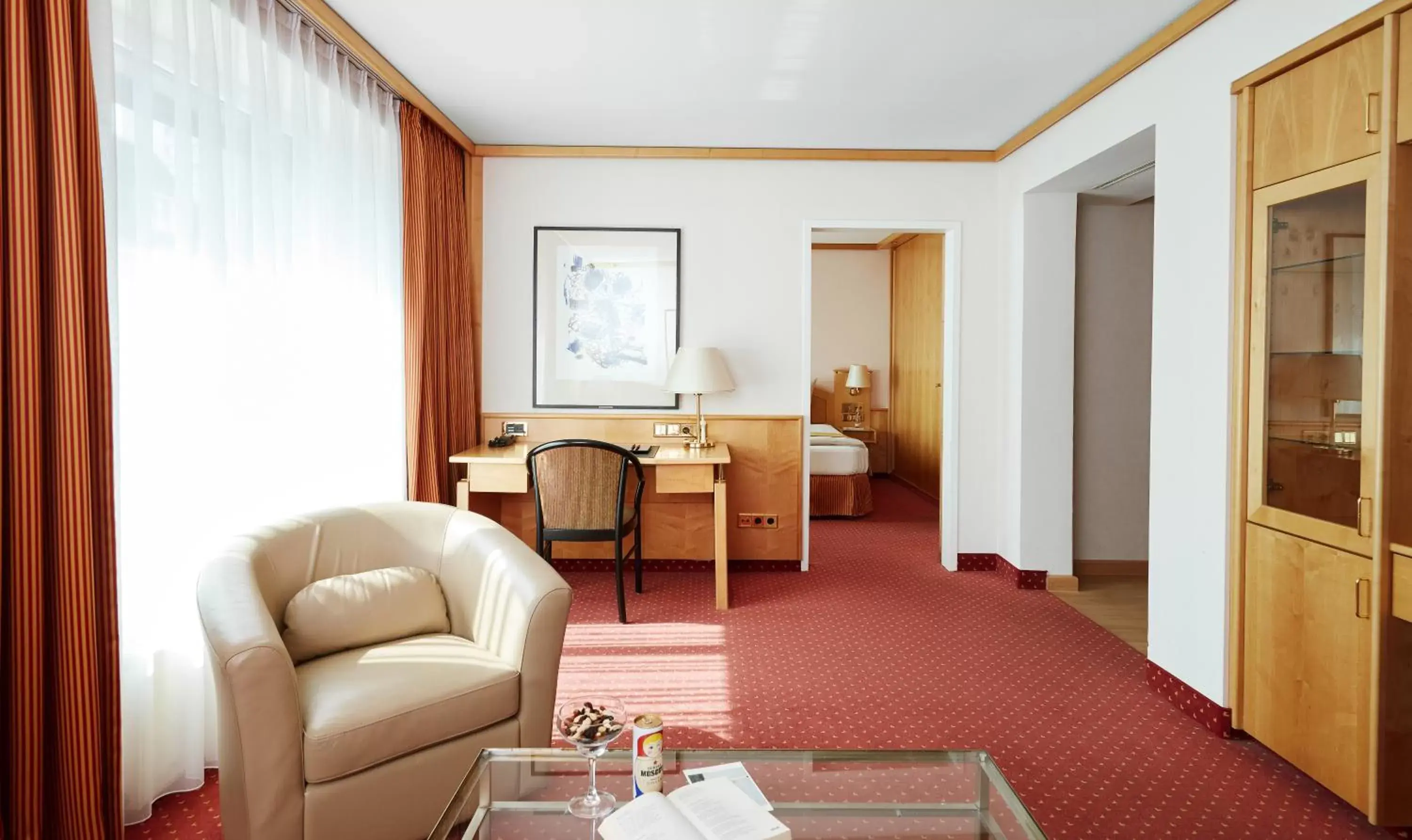 Photo of the whole room, Seating Area in Living Hotel Großer Kurfürst