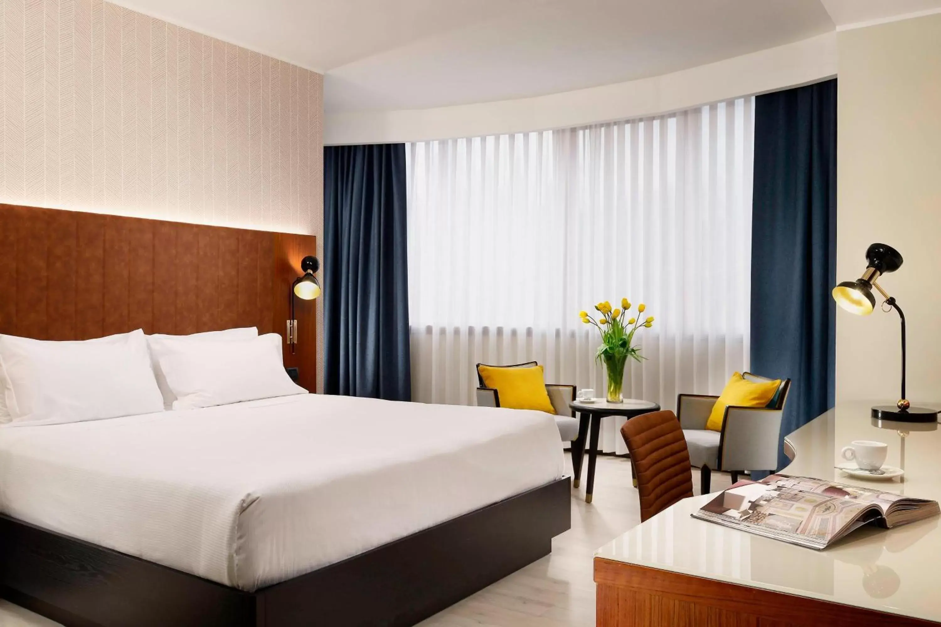 Deluxe Queen Room in Four Points by Sheraton Siena Deluxe Queen Room in Four Points by Sheraton Siena