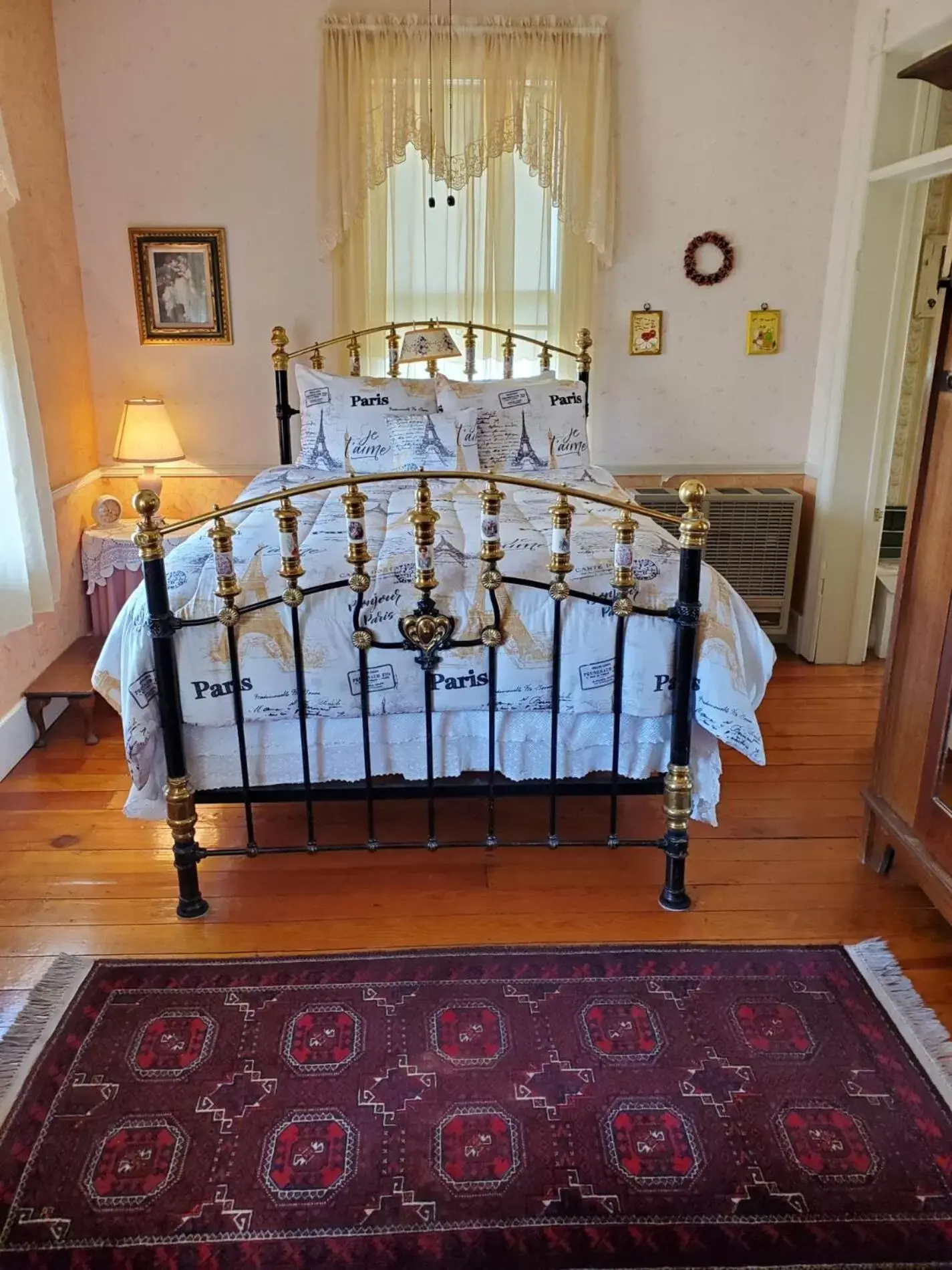 Bedroom, Bed in American River Inn