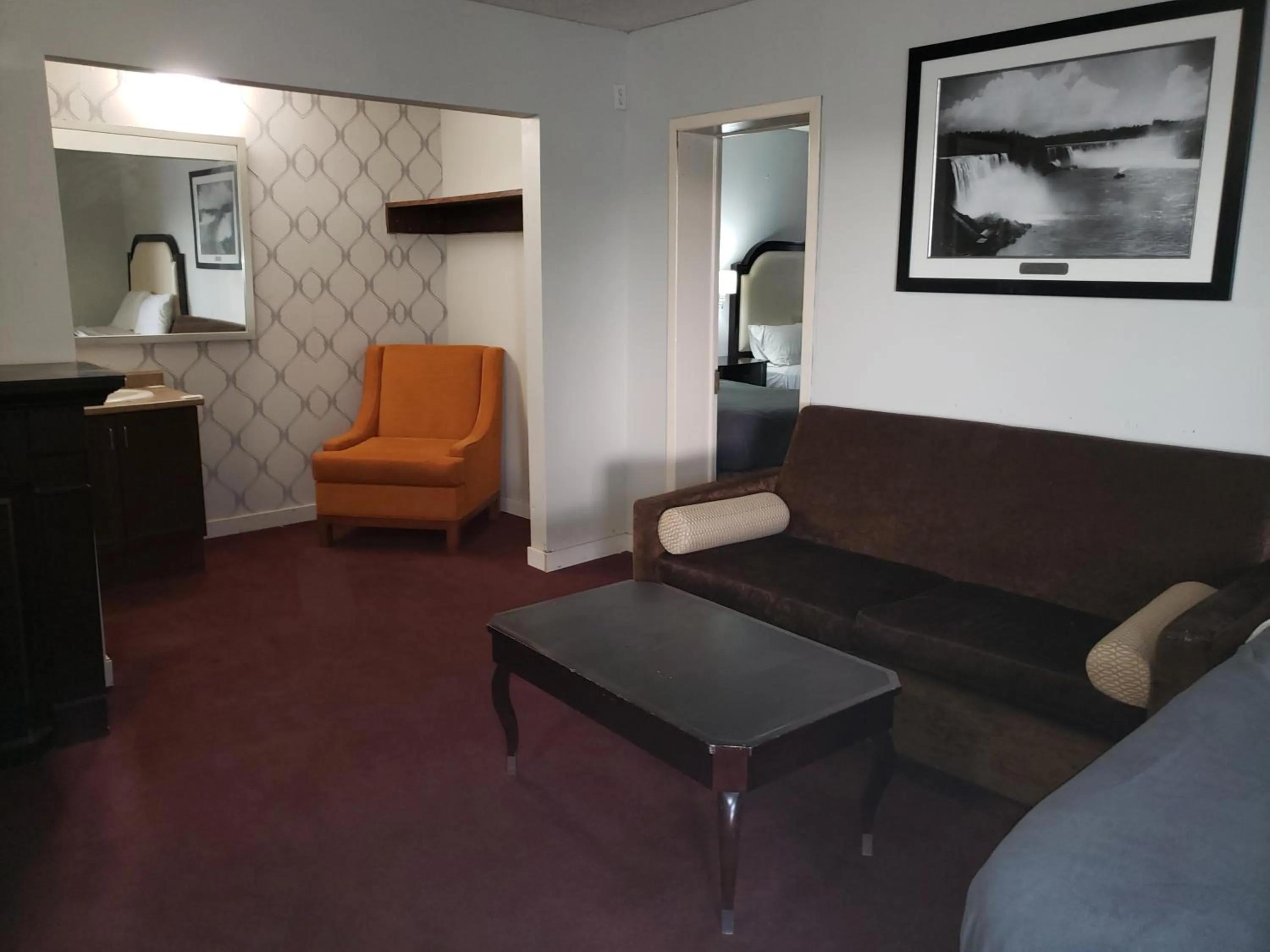 Niagara Falls Courtside Inn