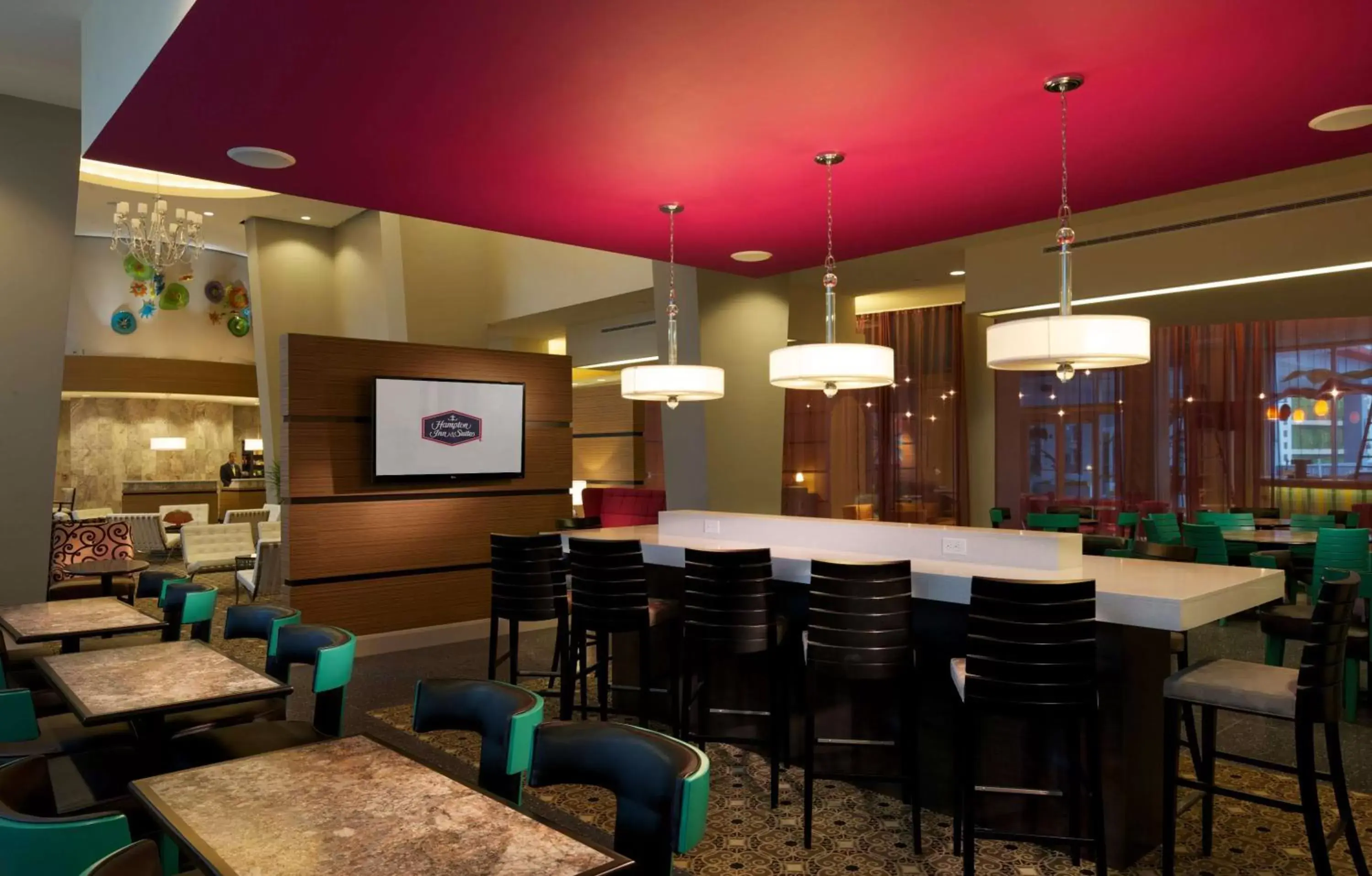 Dining area, Lounge/Bar in Hampton Inn & Suites by Hilton Miami Downtown/Brickell