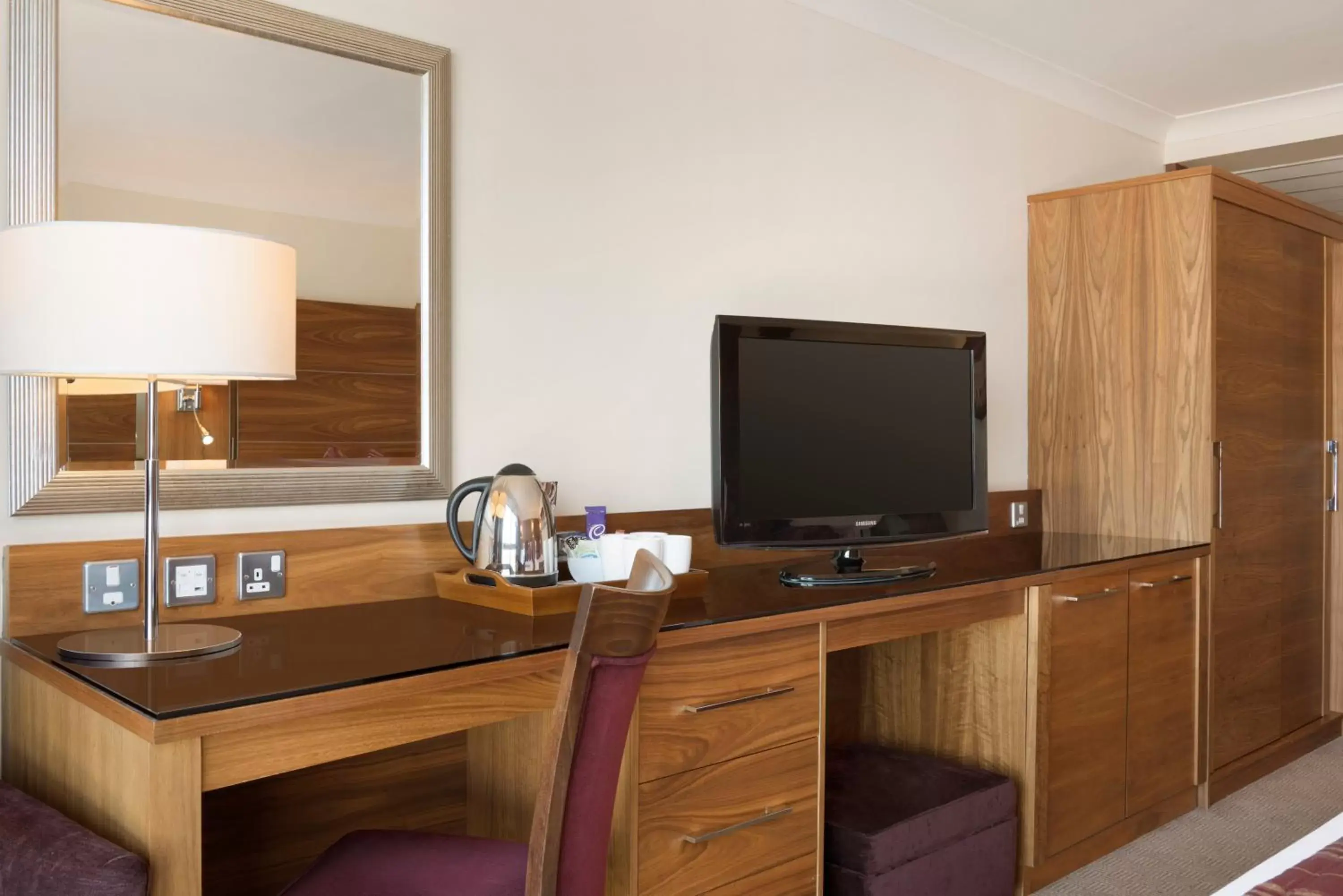 TV and multimedia, TV/Entertainment Center in Waterfront Southport Hotel