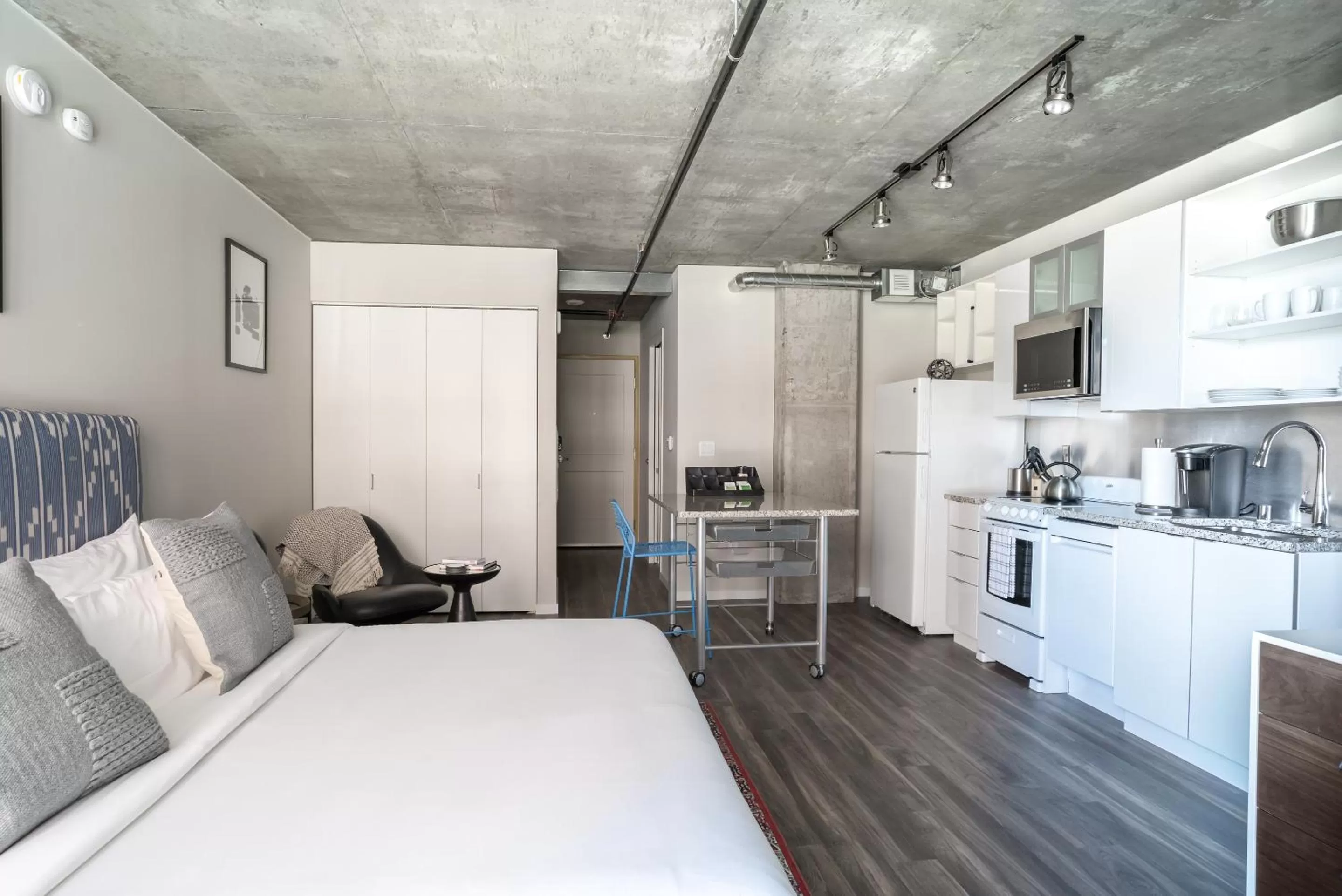 Kitchen/Kitchenette in Mint House Minneapolis - Downtown West